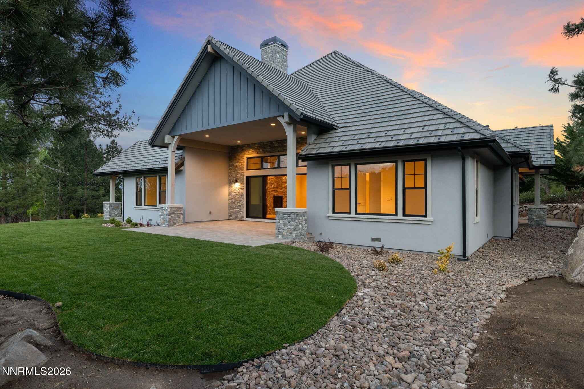 31-web-or-mls-5765 Florimont twilight-12
