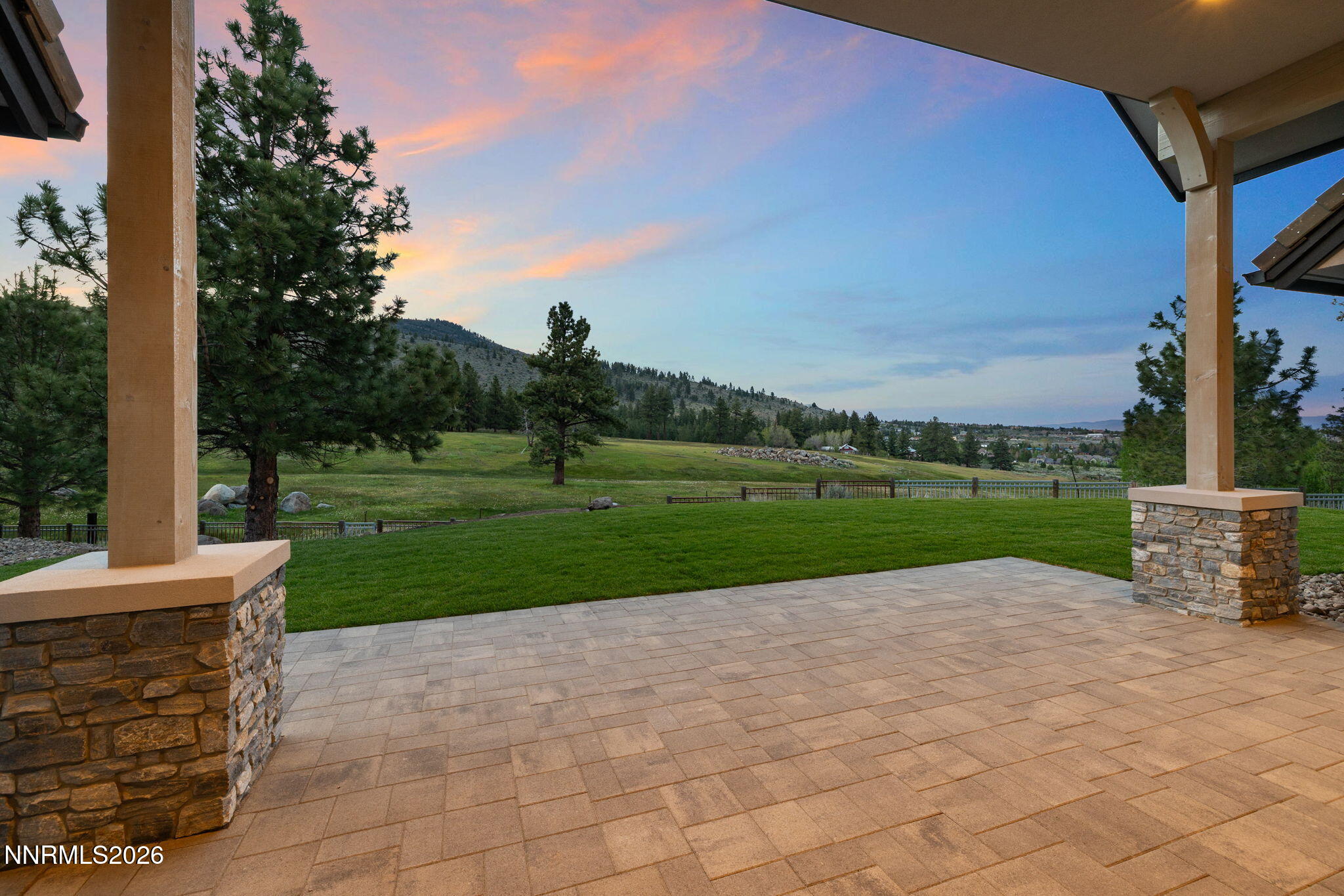 30-web-or-mls-5765 Florimont twilight-11