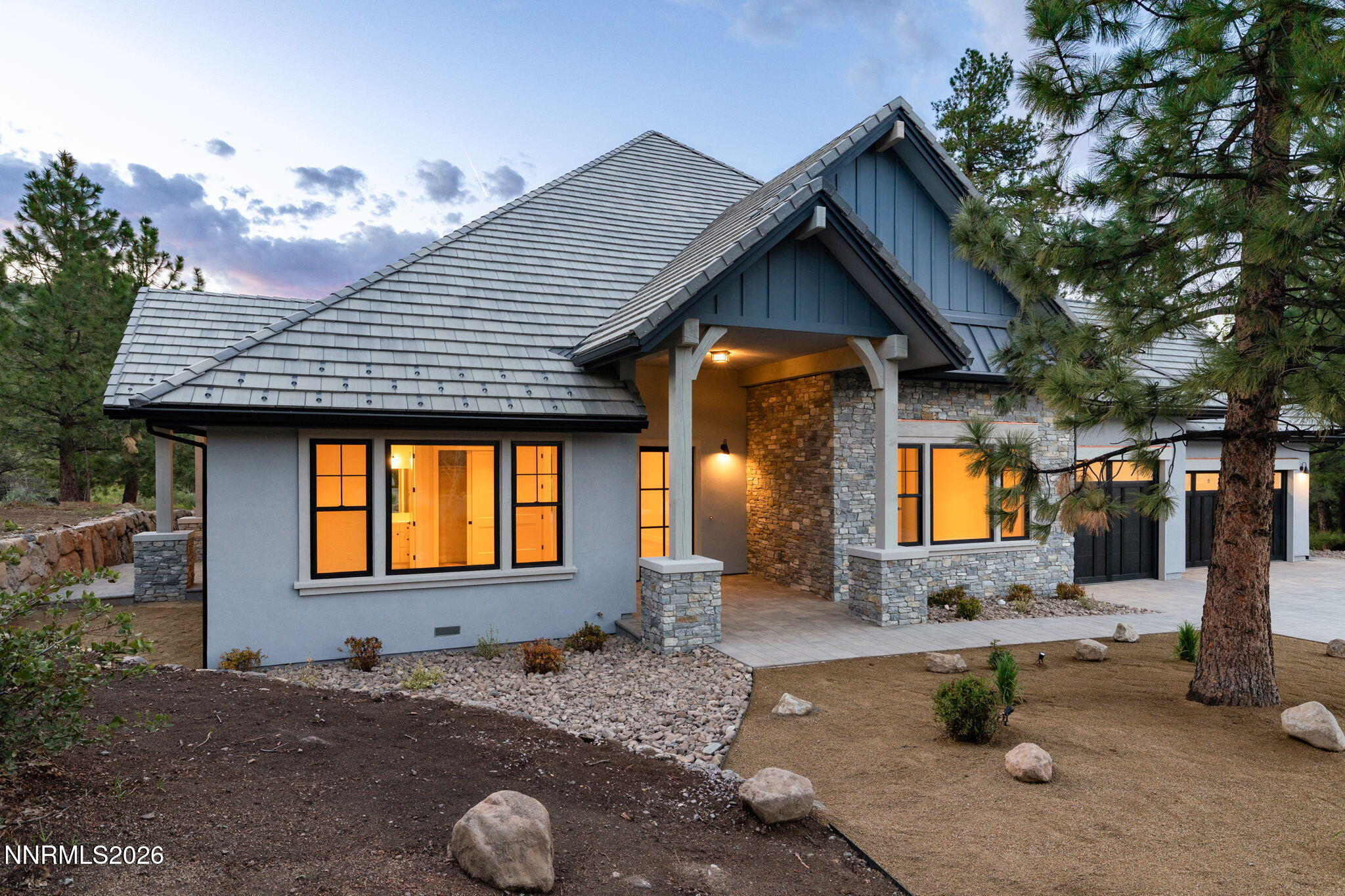 28-web-or-mls-5765 Florimont twilight-8
