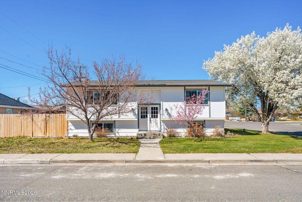 Photo of 615 Wild Horse Way, Battle Mountain, NV 89820 (MLS # 260003485)