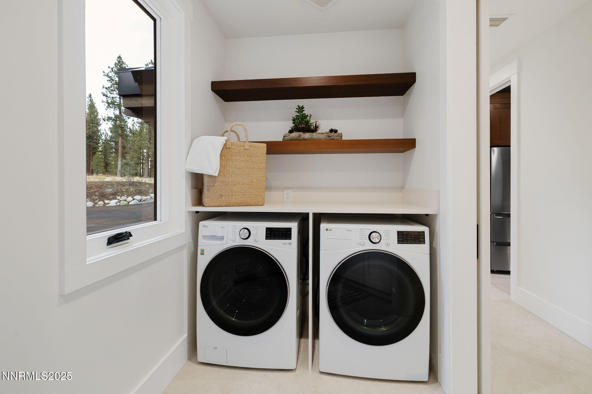 57-web-or-mls-3363 Golf Club Dr-24