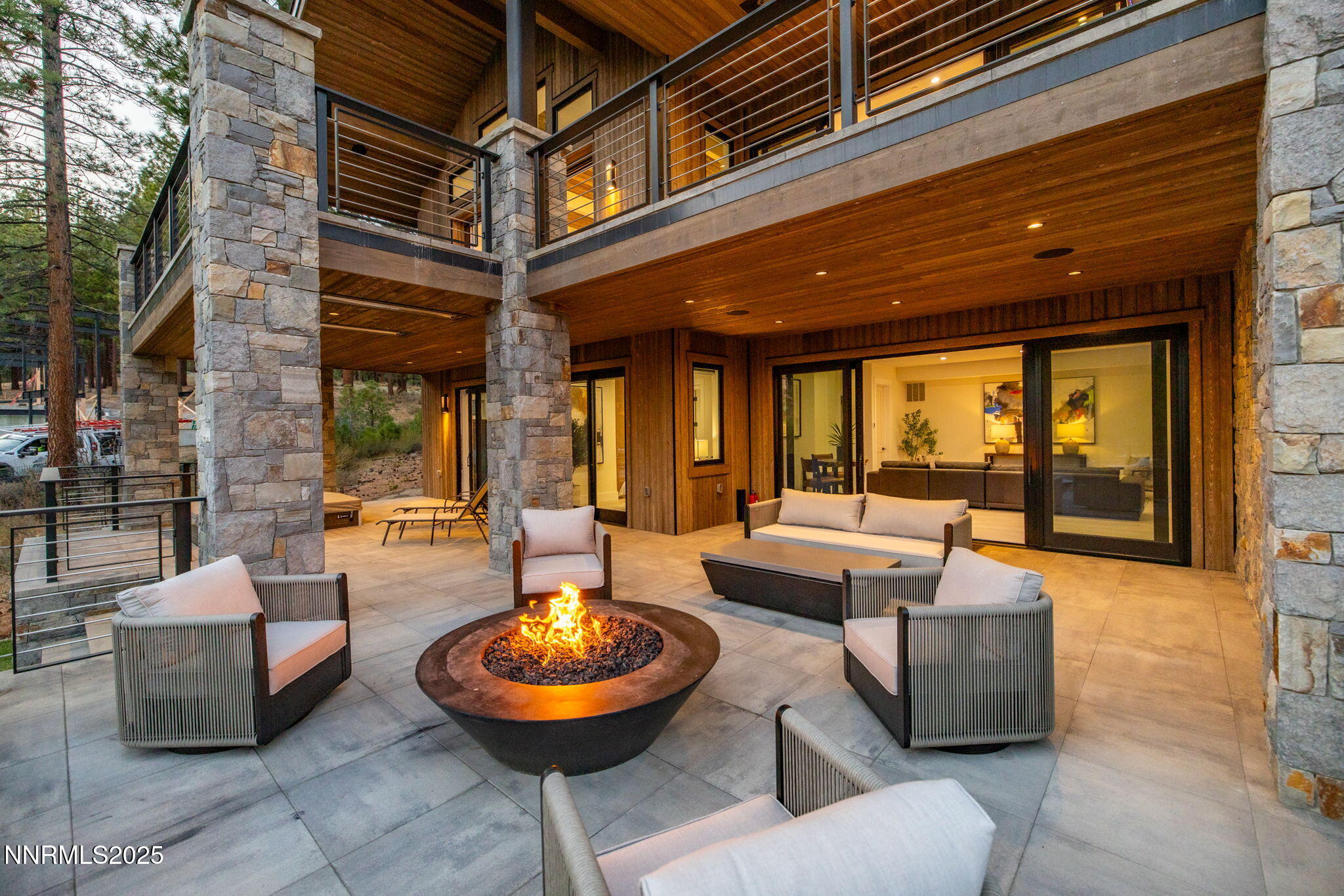 30-web-or-mls-3363 Golf Club Dr twilight