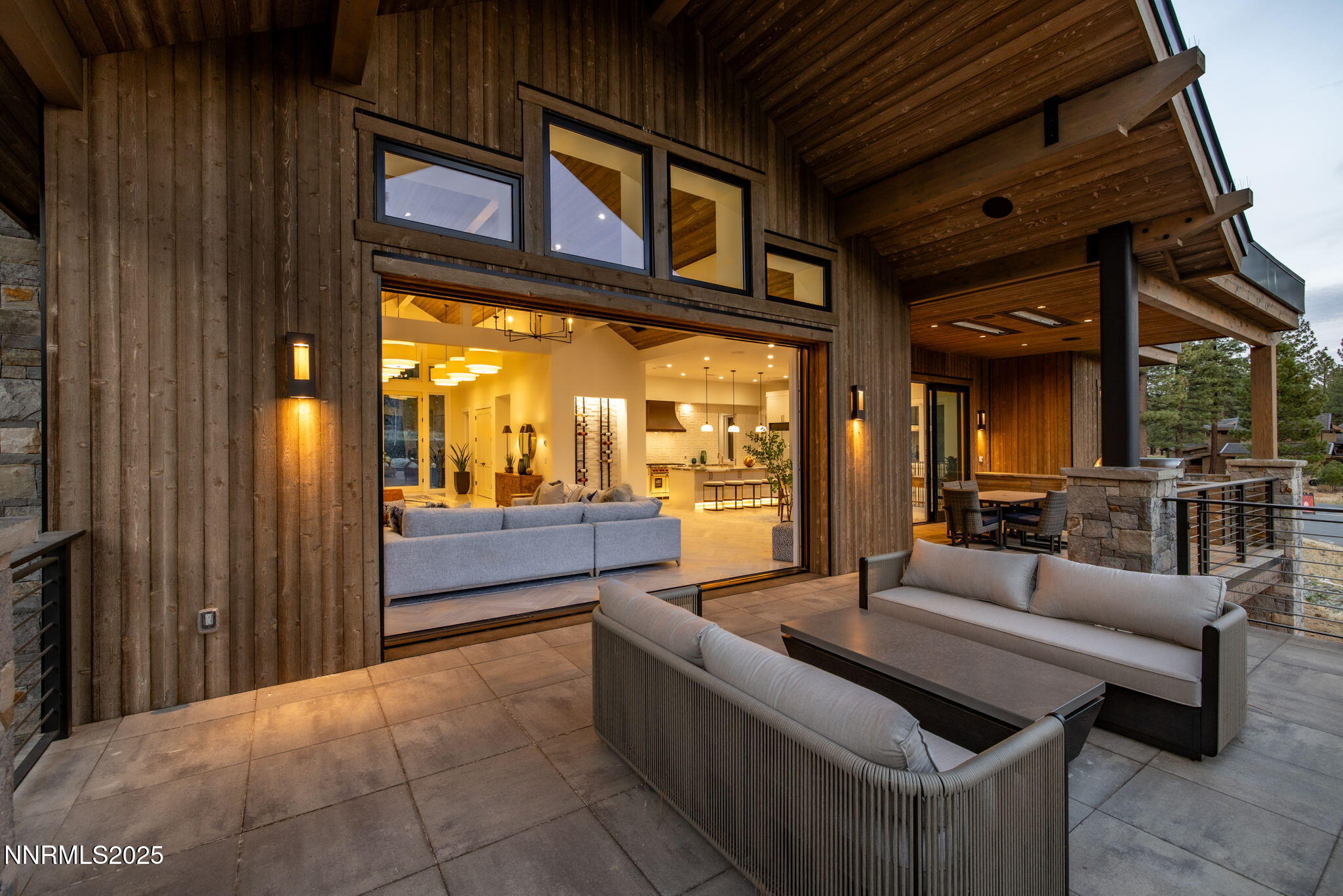 26-web-or-mls-3363 Golf Club Dr twilight