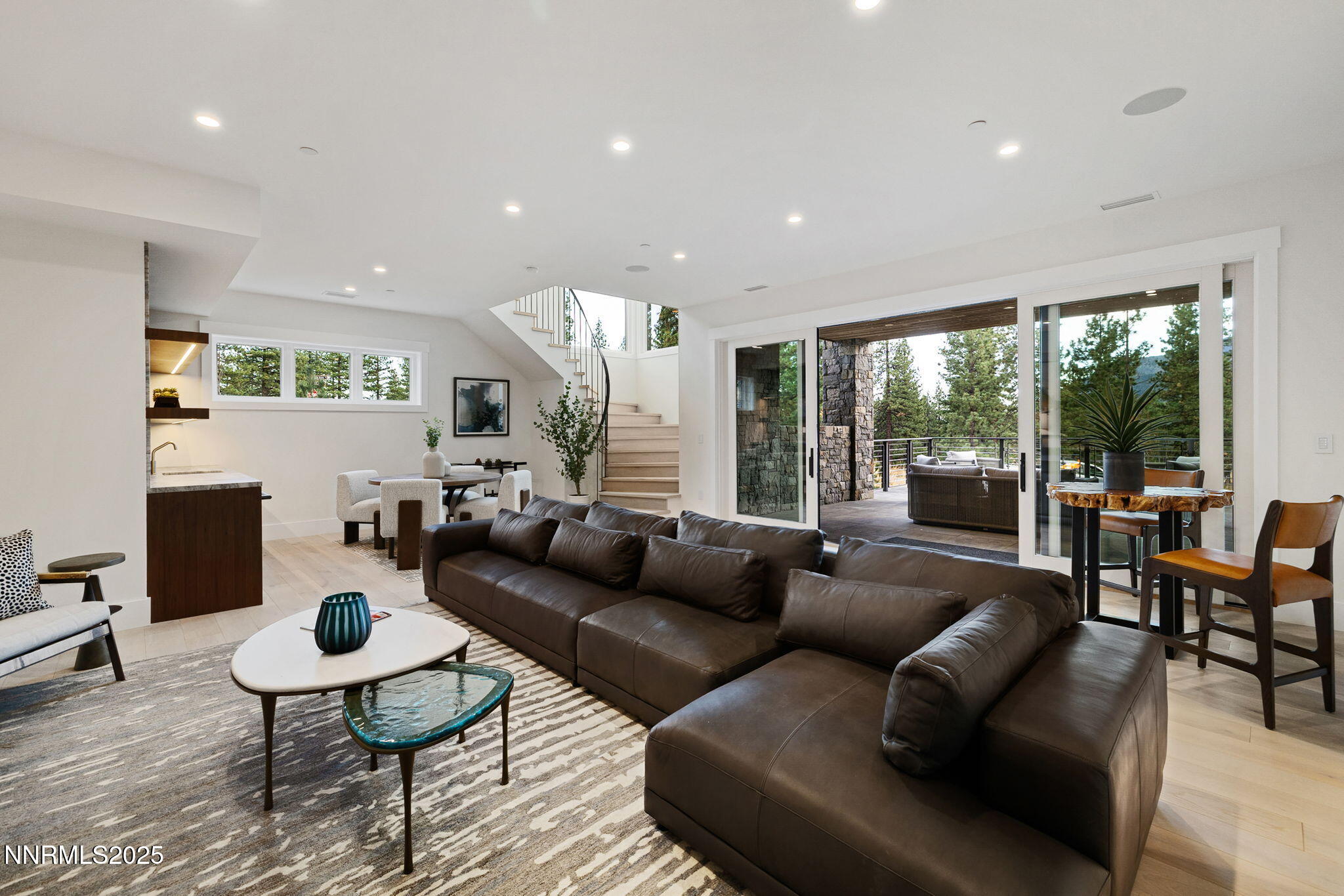 77-web-or-mls-3363 Golf Club Dr-47