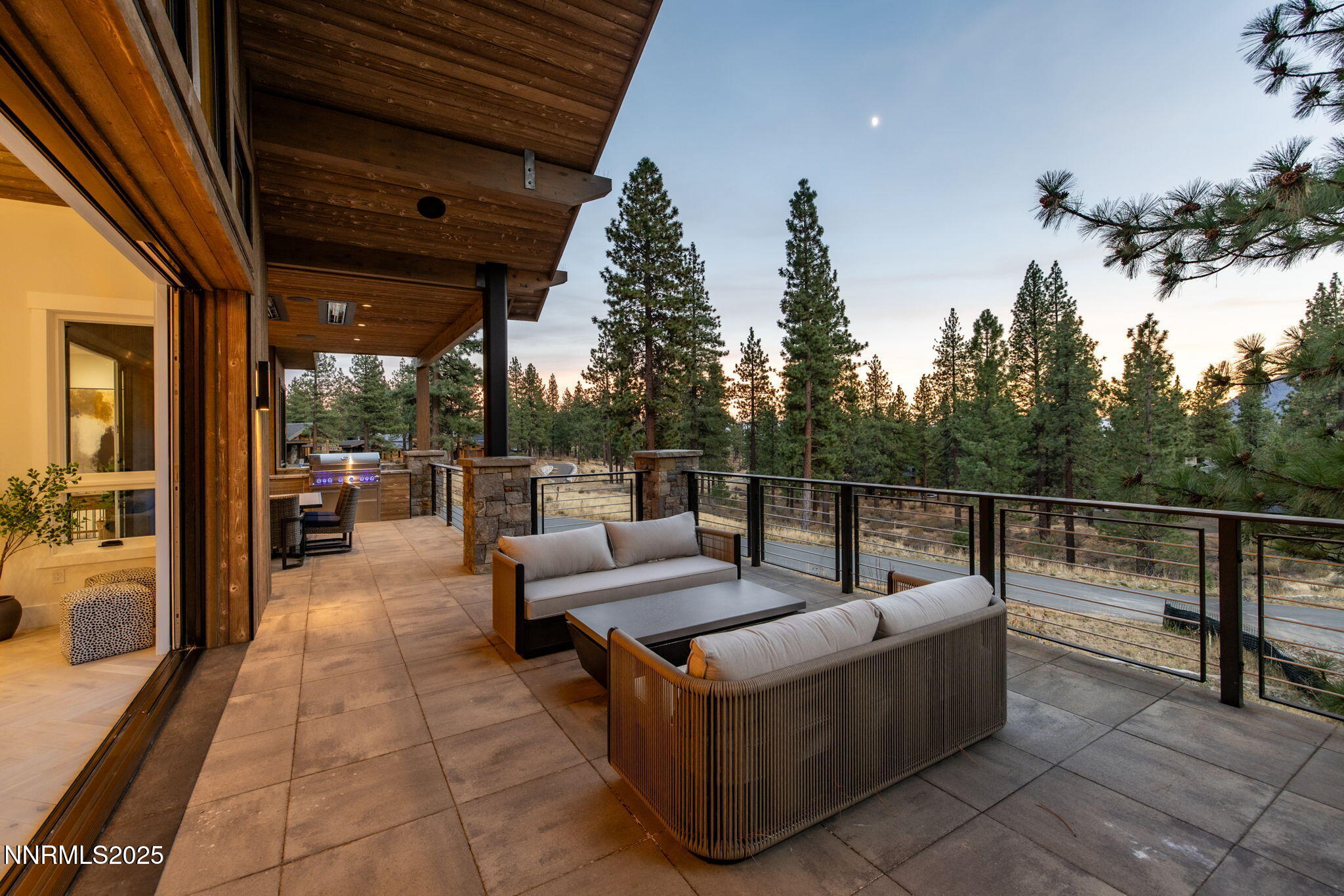 27-web-or-mls-3363 Golf Club Dr twilight