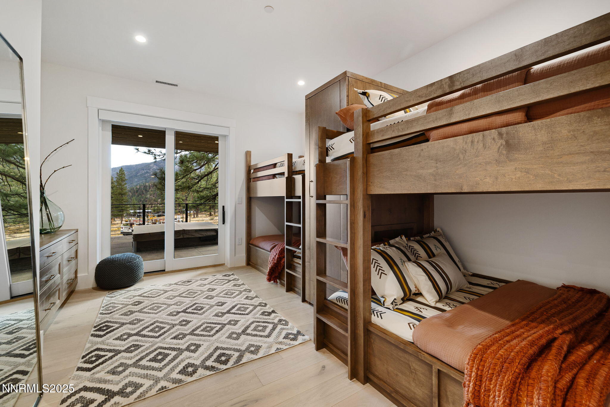 80-web-or-mls-3363 Golf Club Dr-50