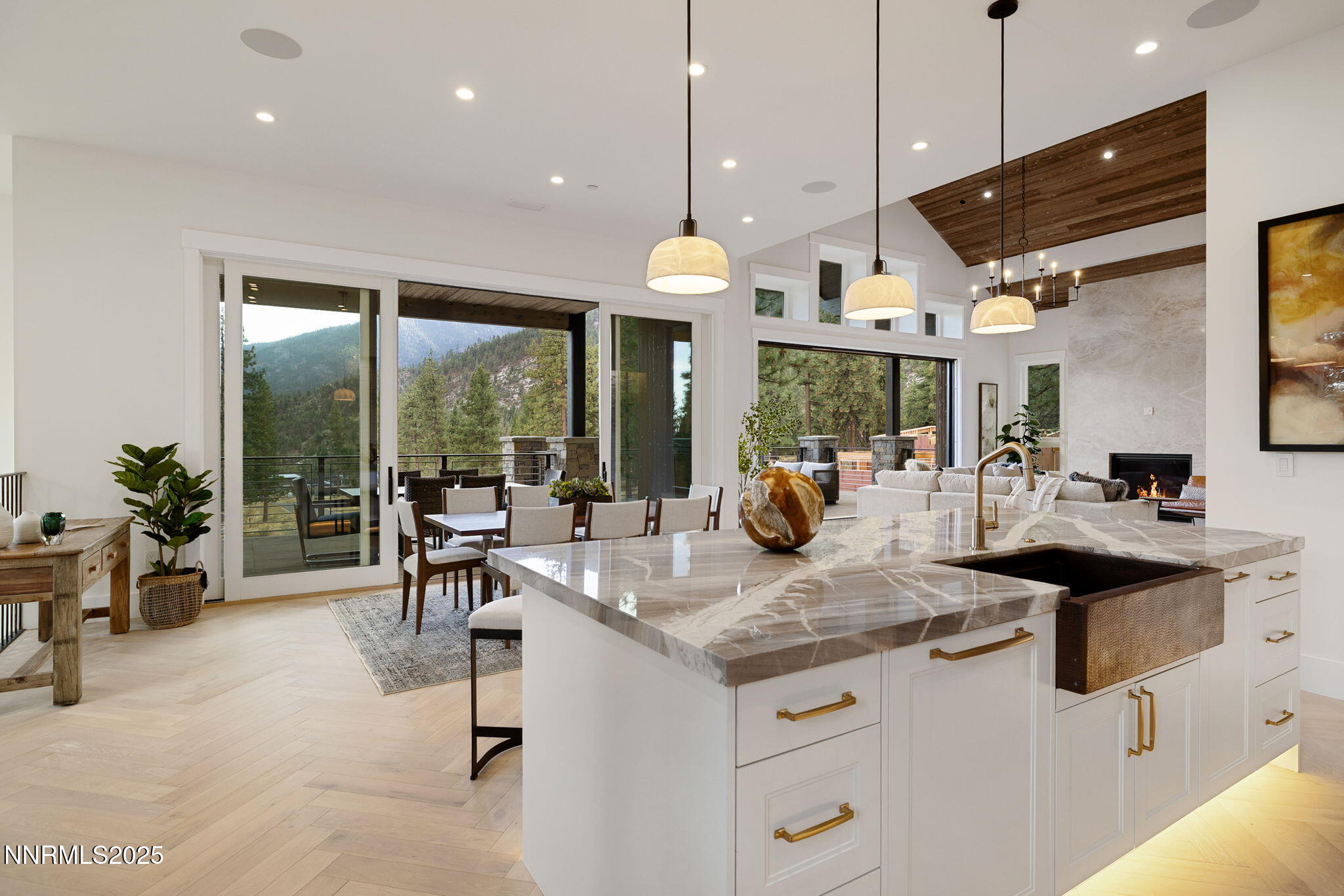 49-web-or-mls-3363 Golf Club Dr-19