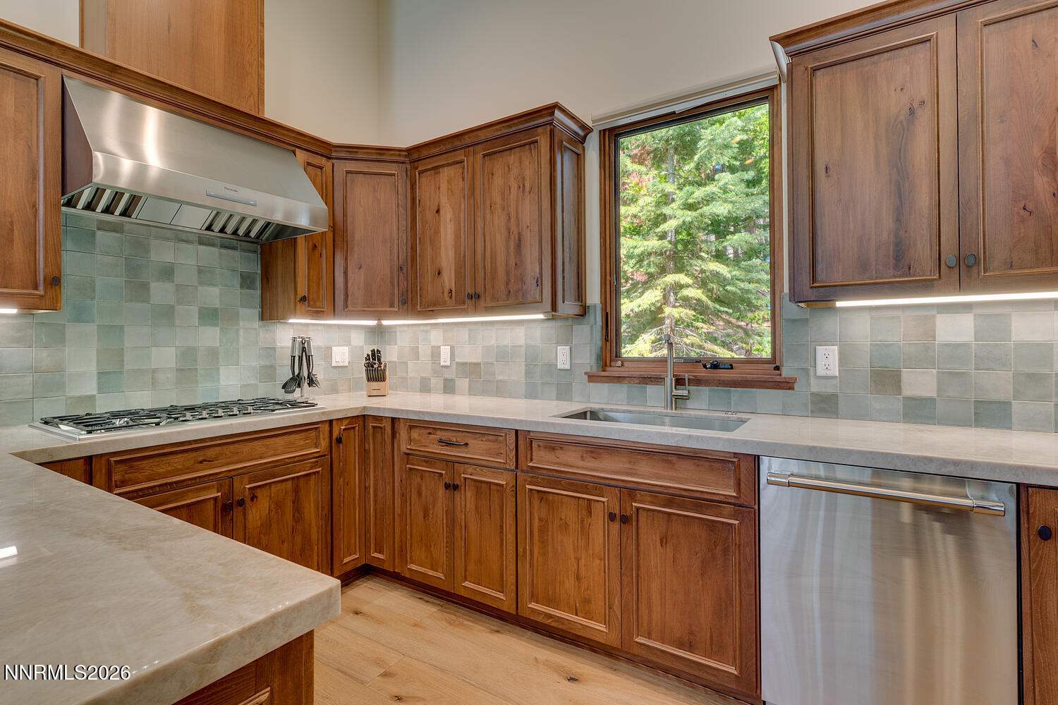 16 18 Stone Creek Ln-large-075-056-Gues