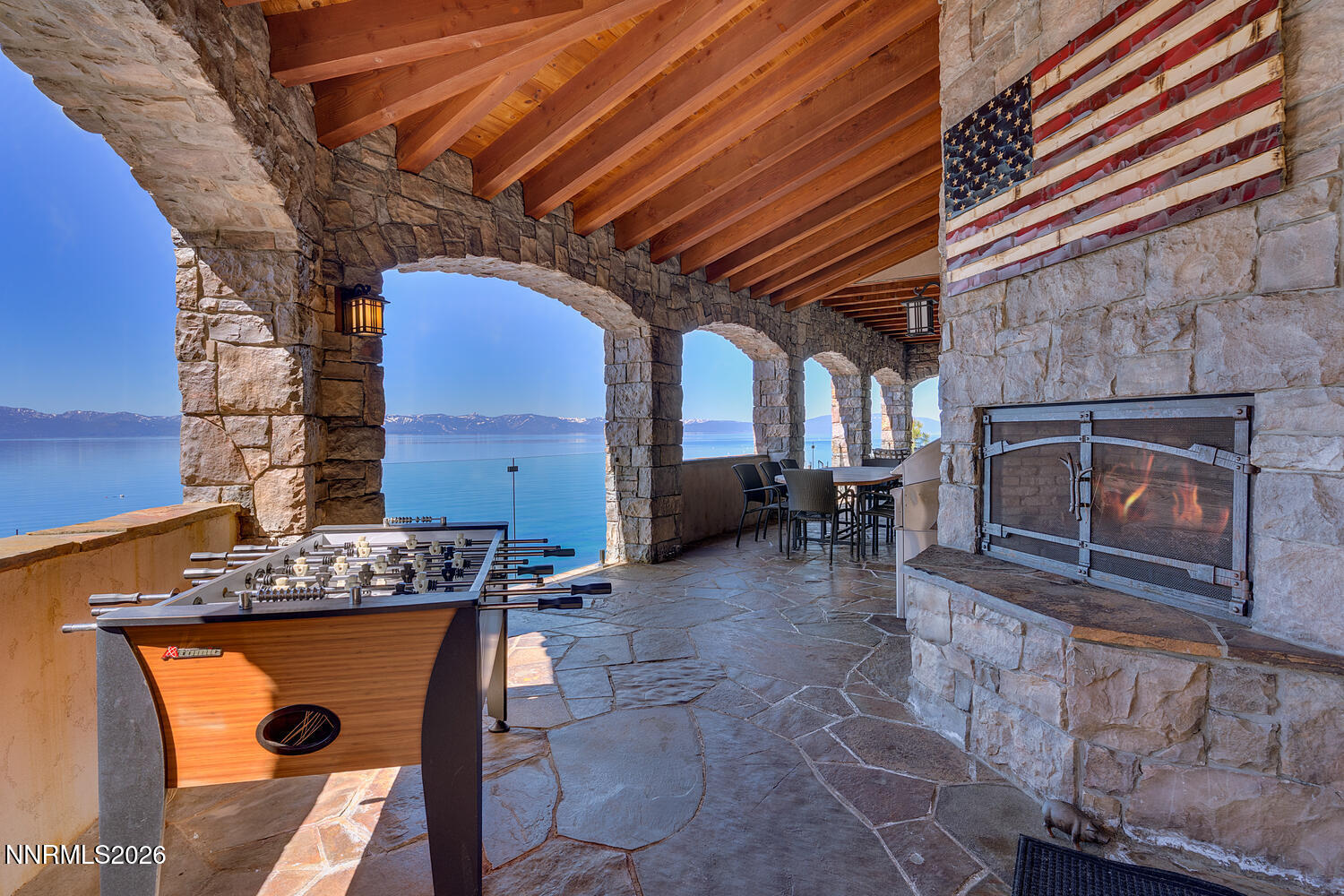 16 18 Stone Creek Ln-large-020-036-Pati