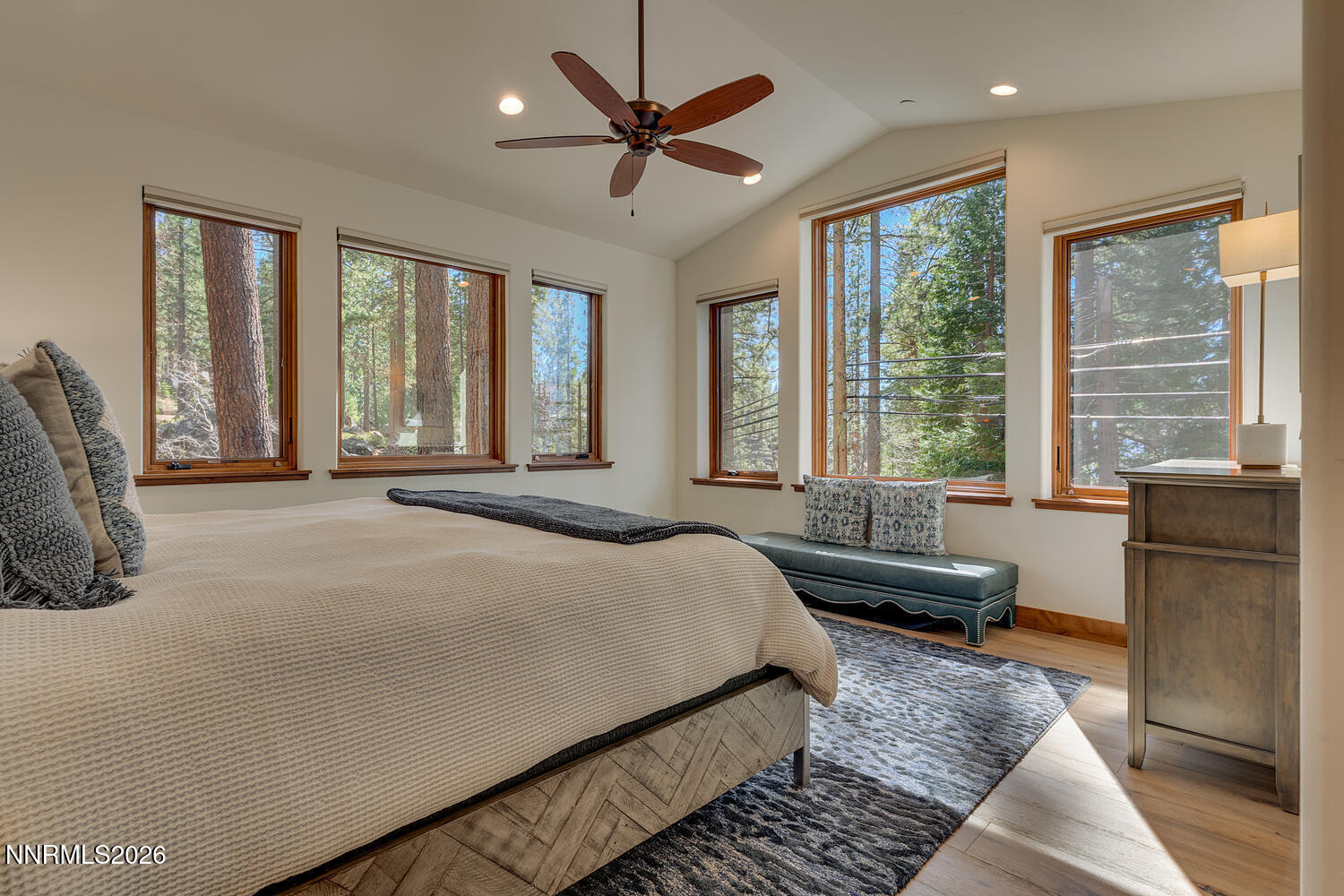 16 18 Stone Creek Ln-large-080-047-Gues