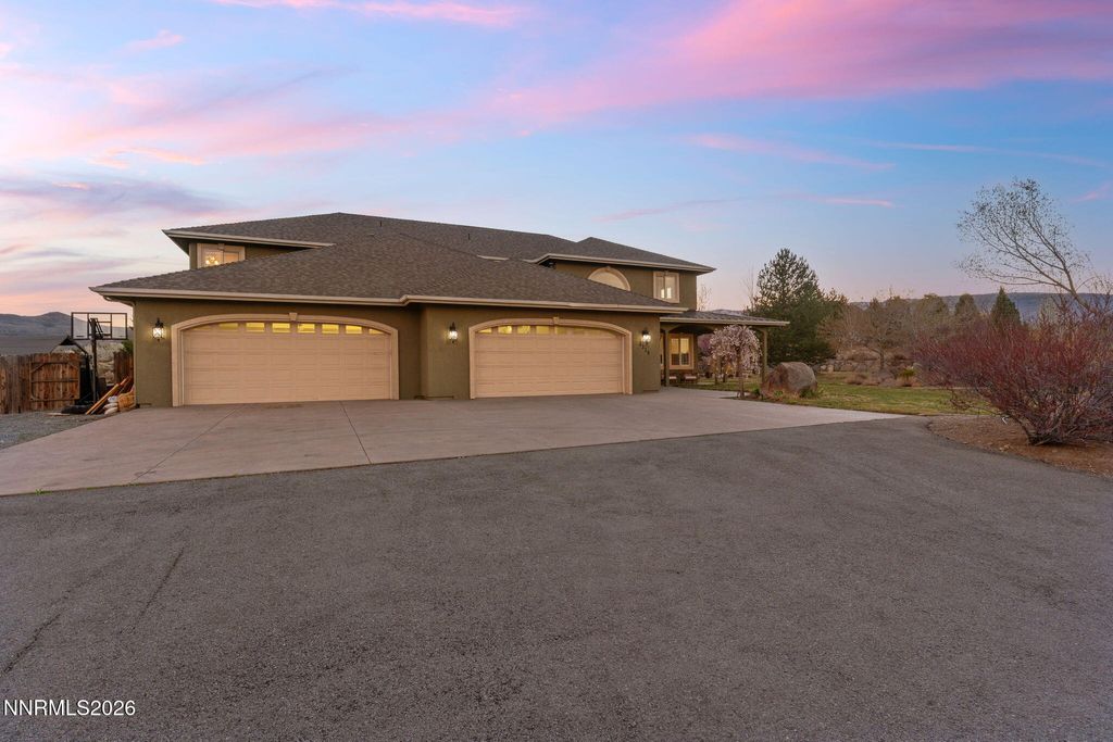 Photo of 2220 Whites Creek Lane, Reno, NV 89511 (MLS # 260003207)