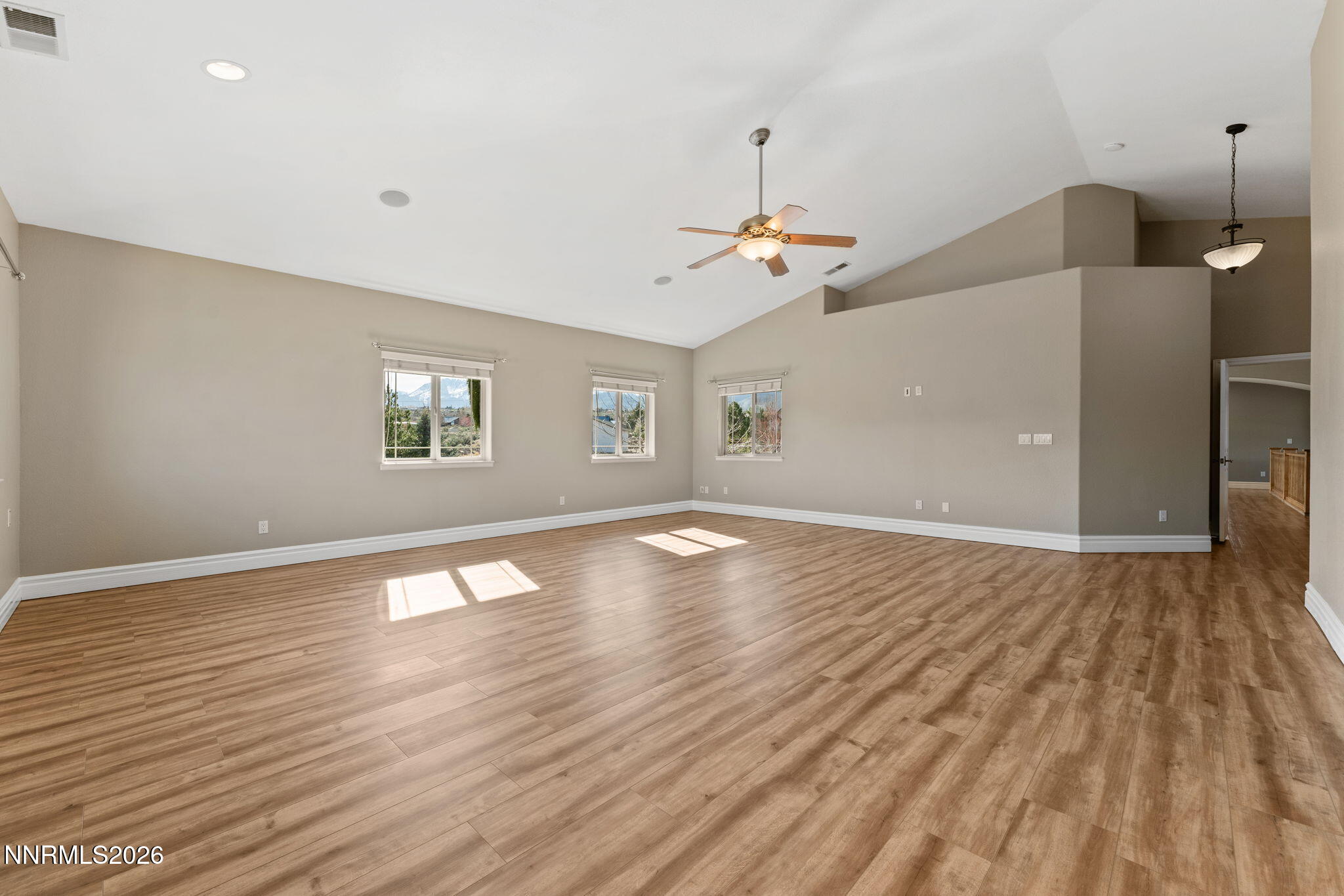 33-web-or-mls-2220 Whites Creek Lane Ren