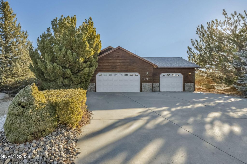 Photo of 1317 Bridle Way, Minden, NV 89423 (MLS # 260000525)