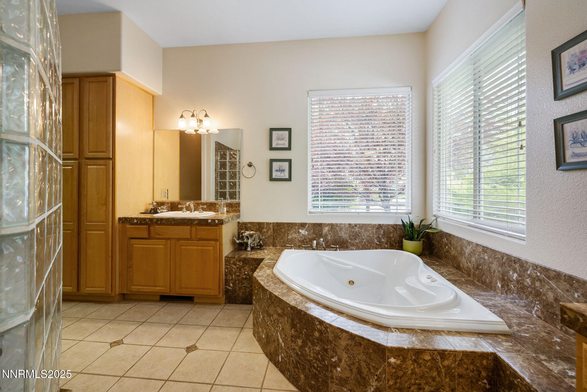 36-web-or-mls-4865 Buckhaven Rd-27