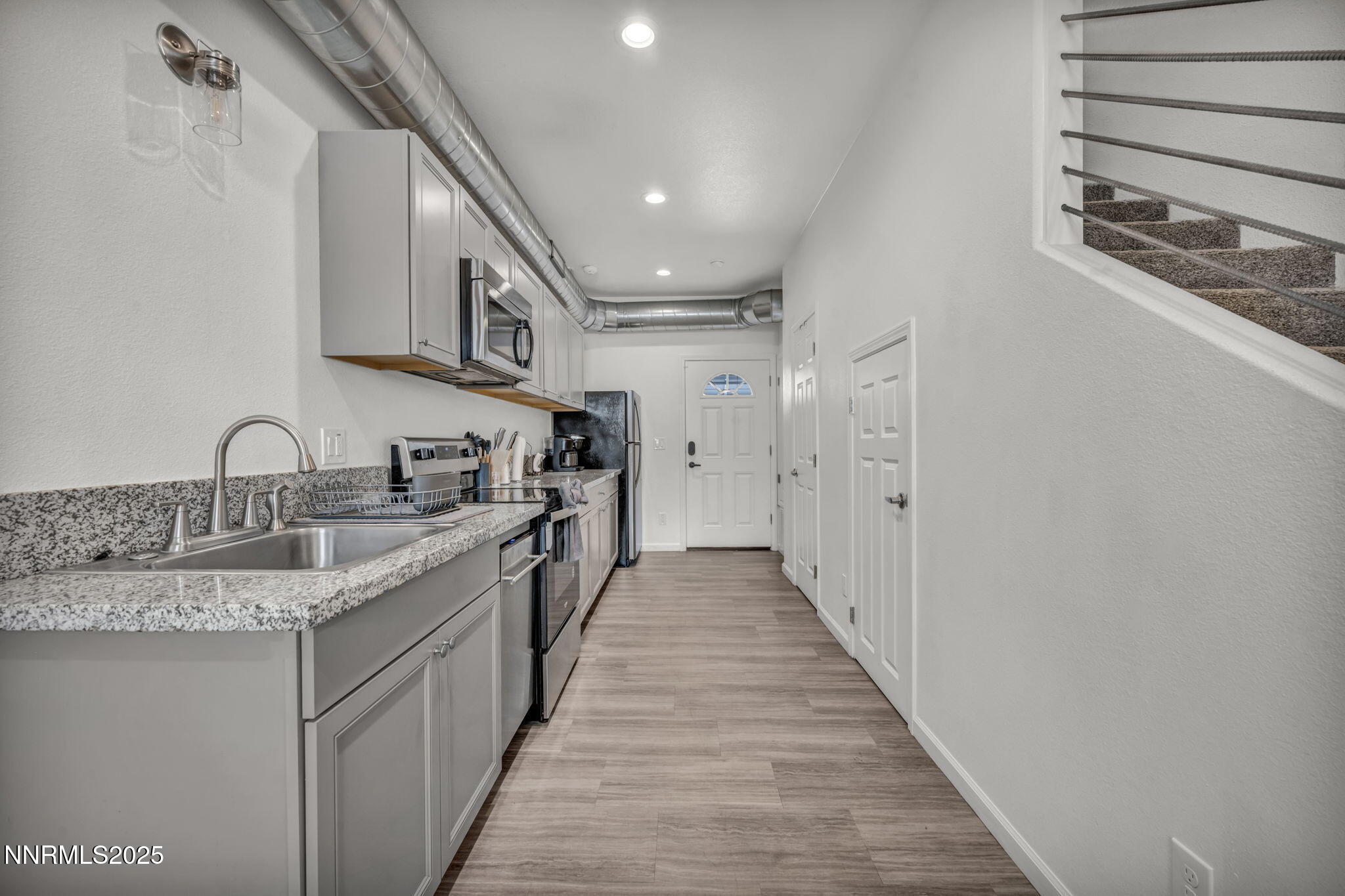 38-web-or-mls-442-e-7th-st-unit-2