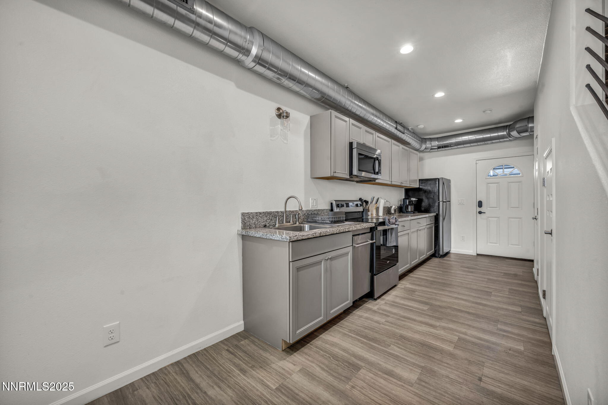30-web-or-mls-442-e-7th-st-unit-2