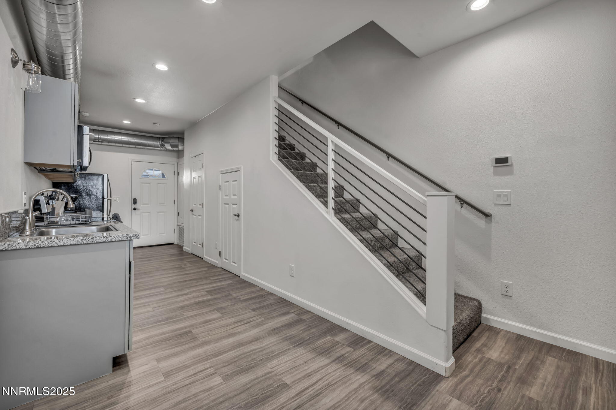28-web-or-mls-442-e-7th-st-unit-2