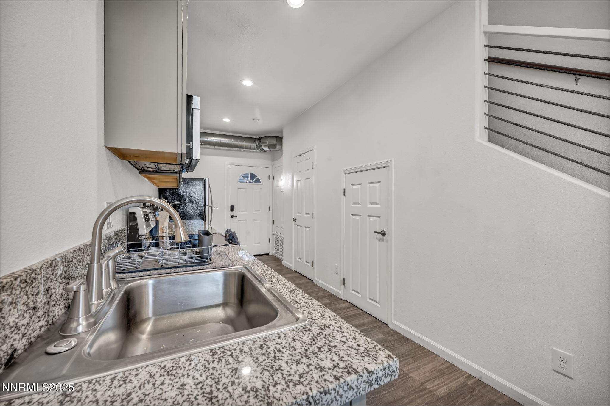 31-web-or-mls-442-e-7th-st-unit-2
