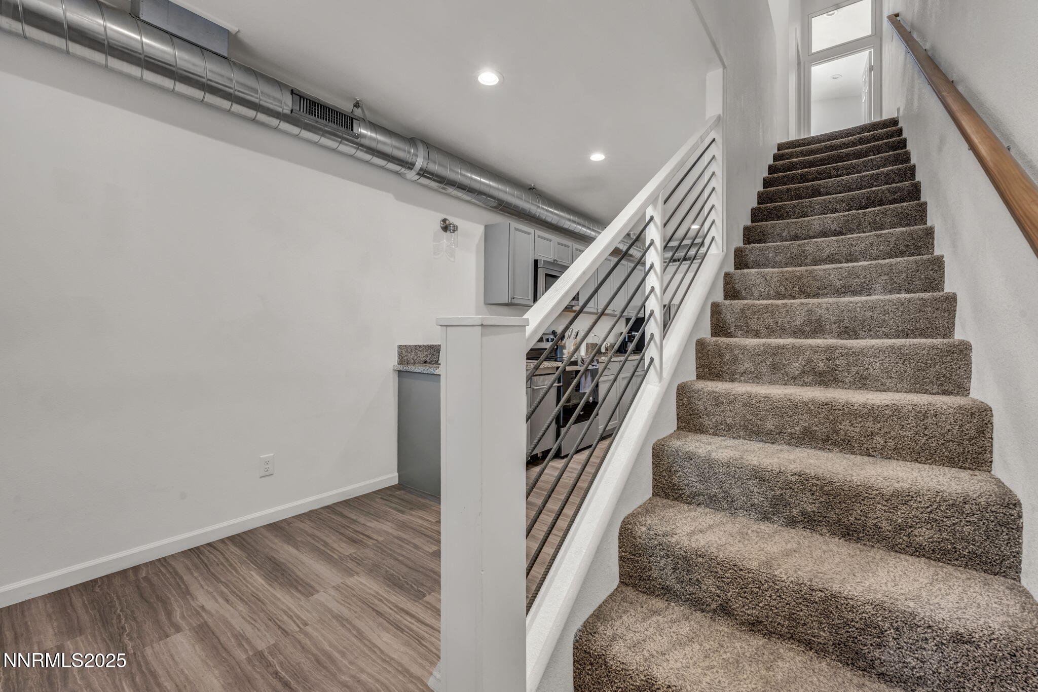 29-web-or-mls-442-e-7th-st-unit-2