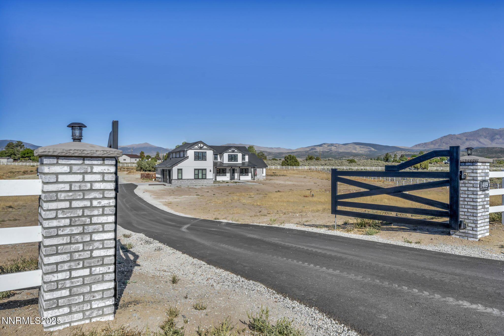 1-web-or-mls-1409-hunters-point-dr