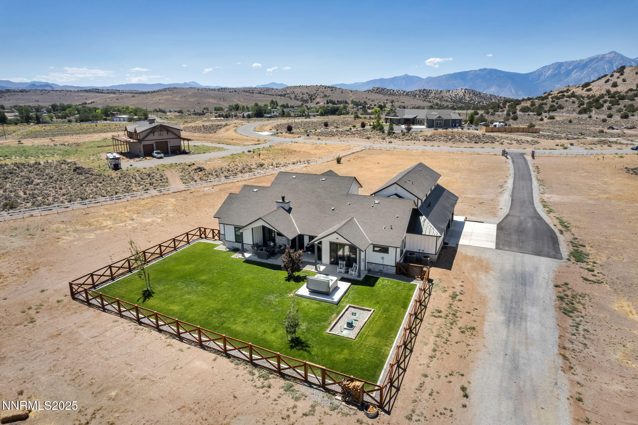 5-web-or-mls-1409-hunters-point-dr