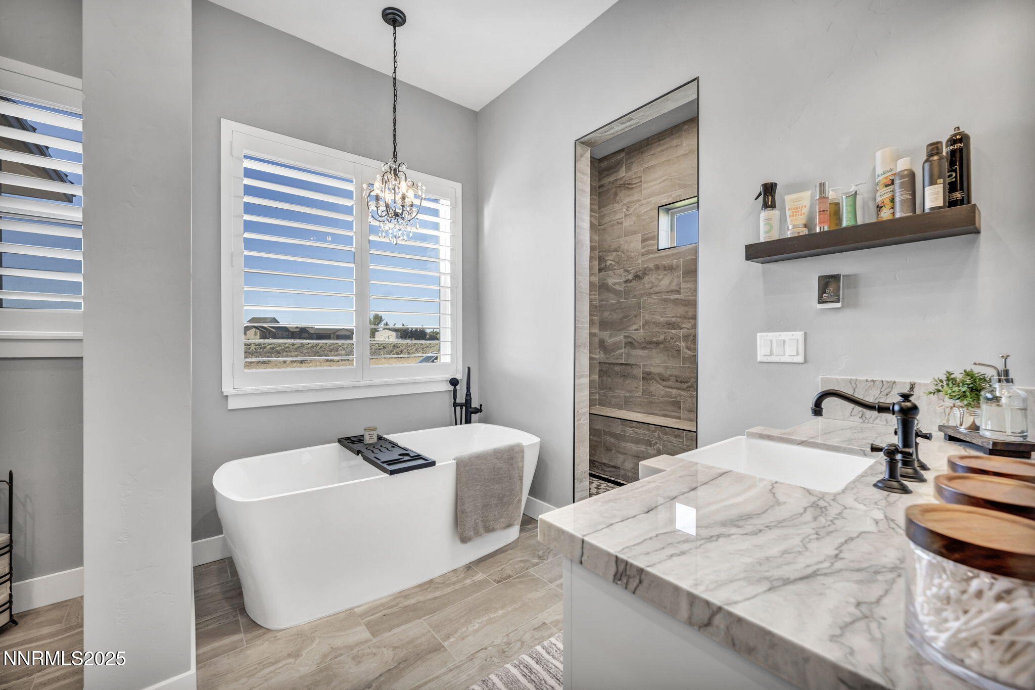 primary bathroom soaking tub