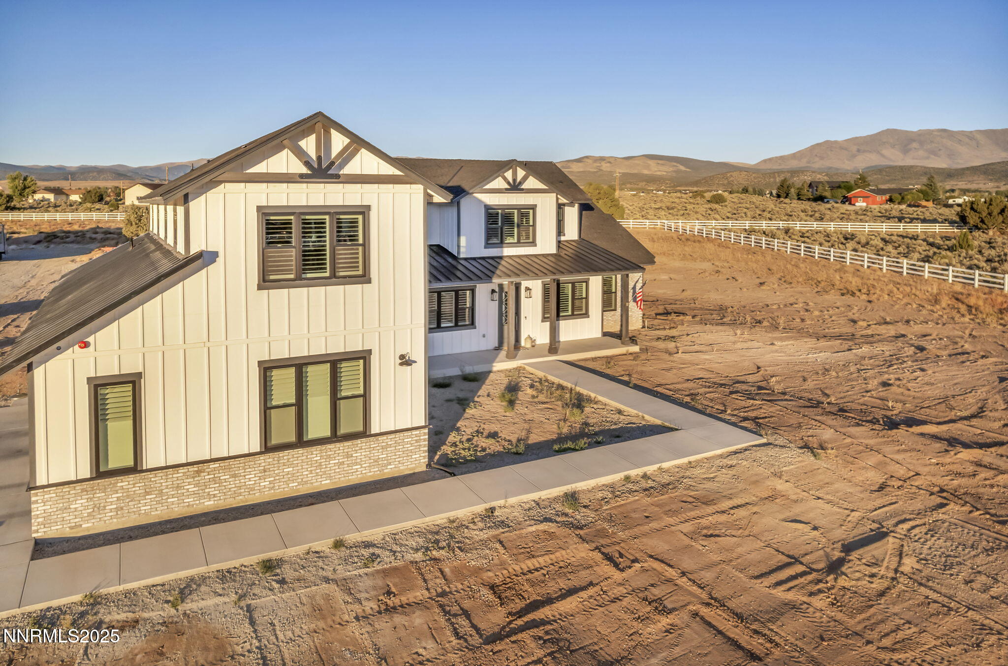 44-web-or-mls-1409-hunters-point-dr