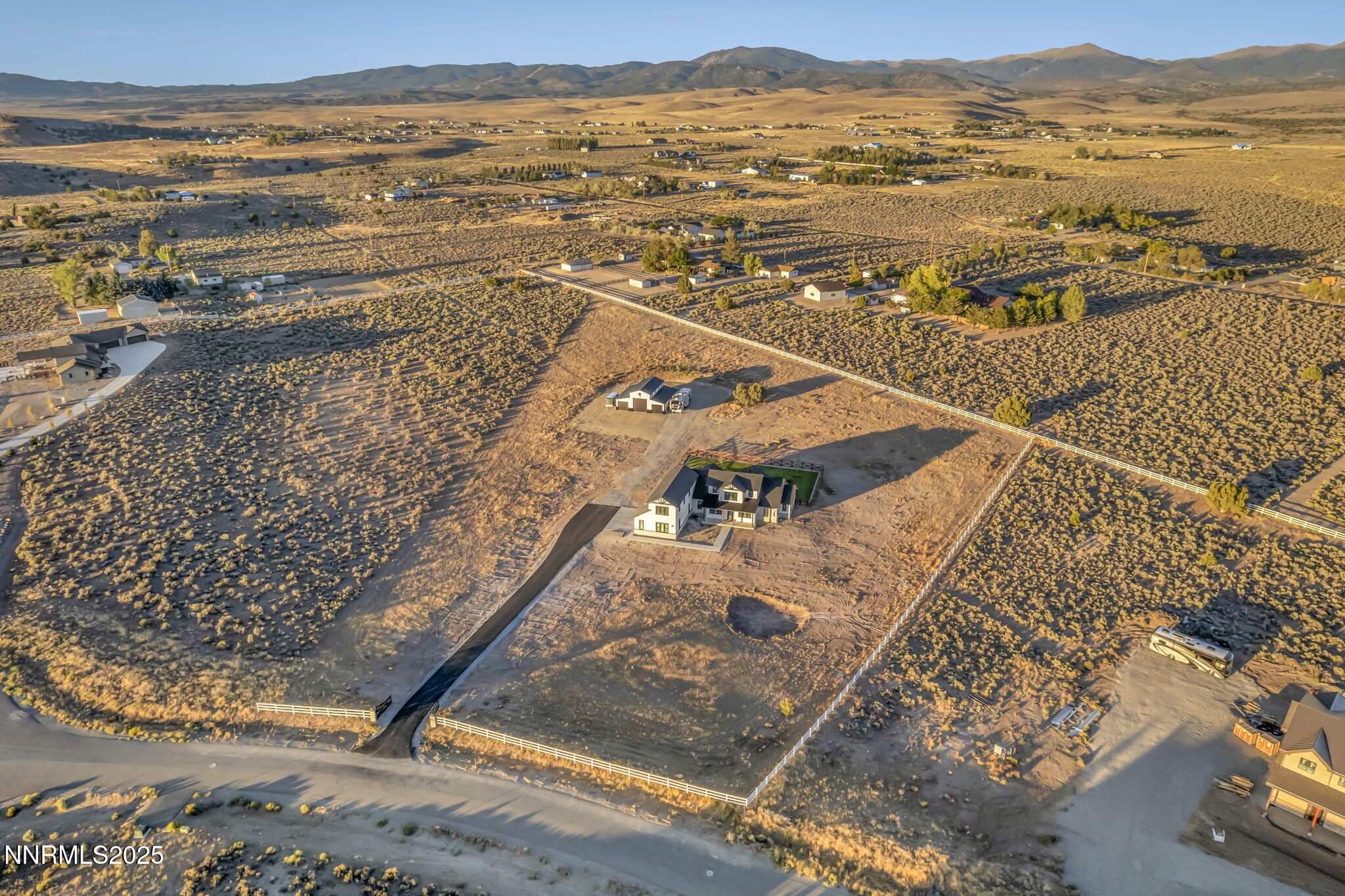 42-web-or-mls-1409-hunters-point-dr