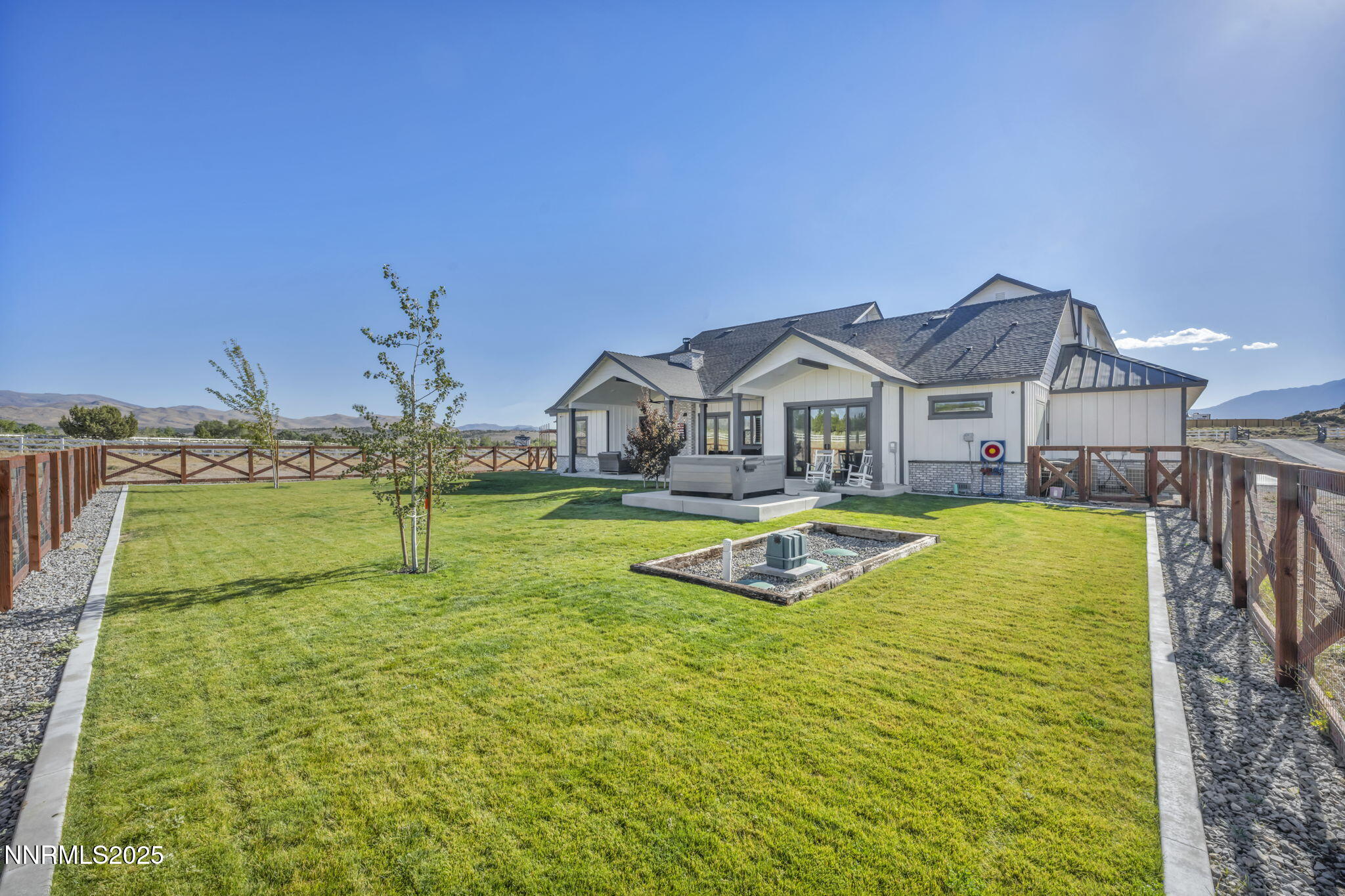 12-web-or-mls-1409-hunters-point-dr