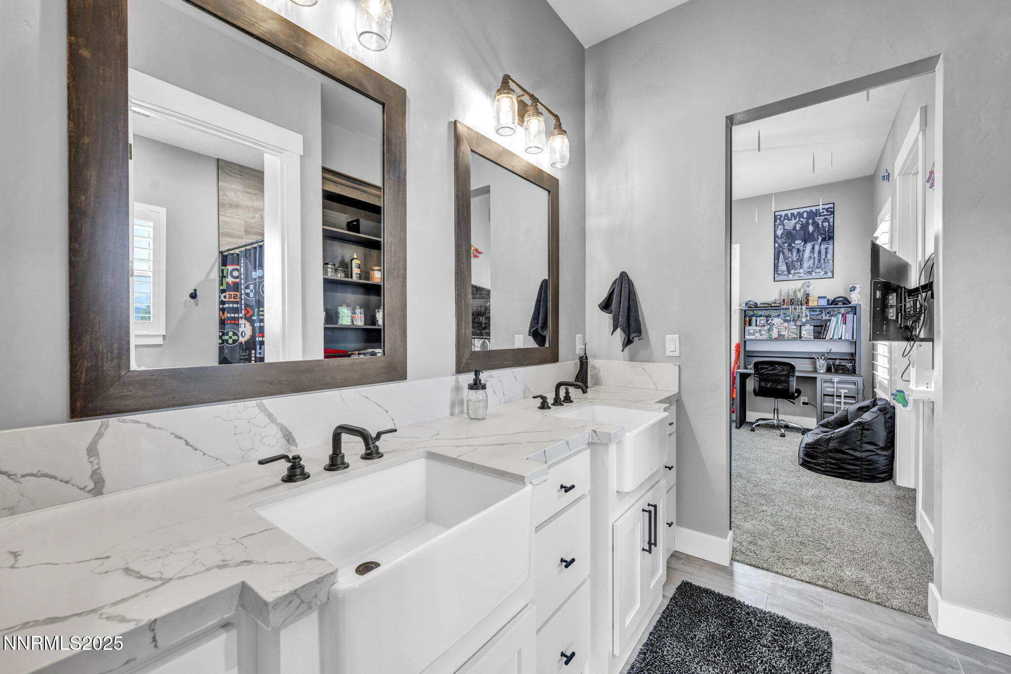 jack & jill bathroom