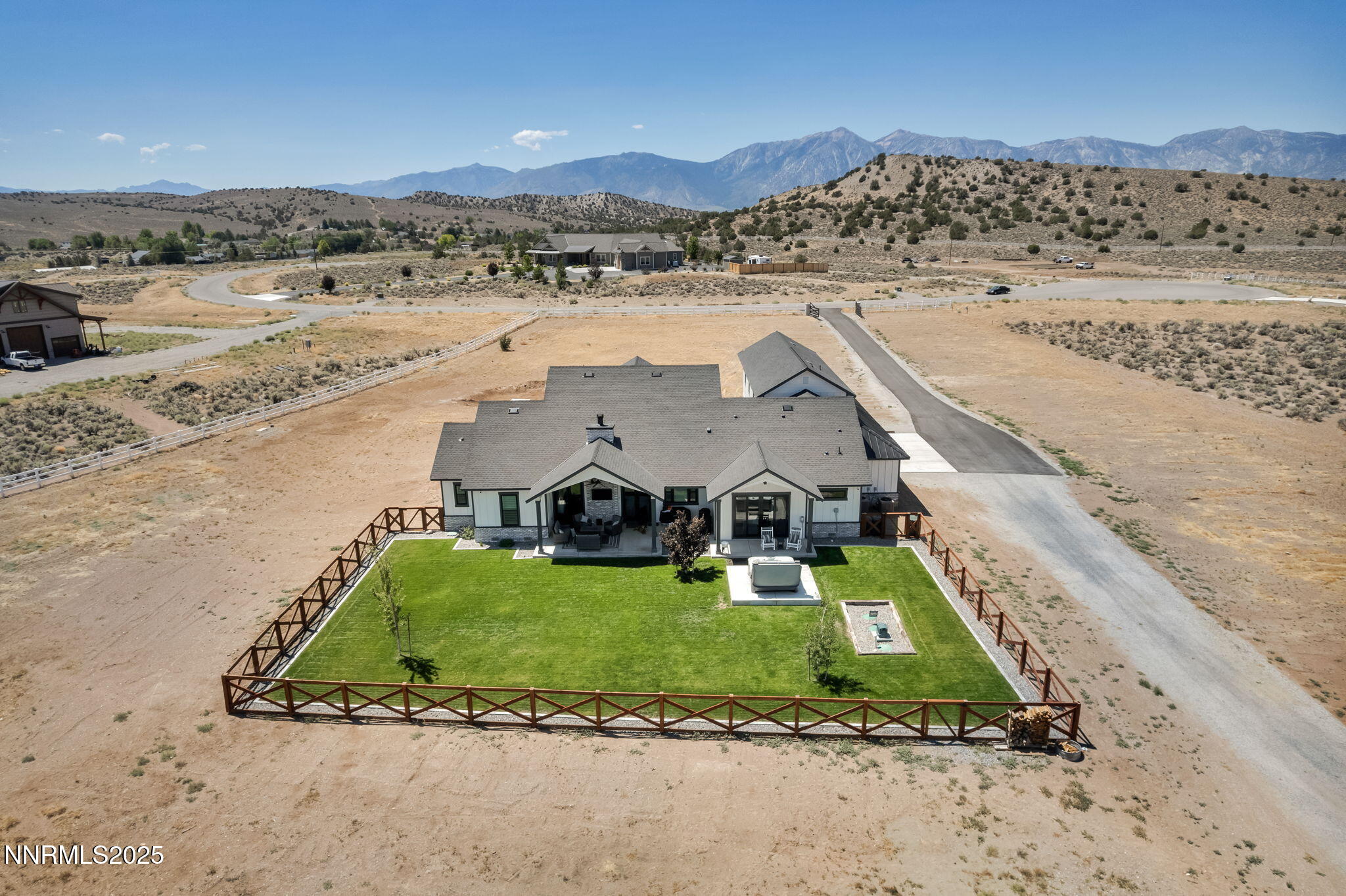 4-web-or-mls-1409-hunters-point-dr