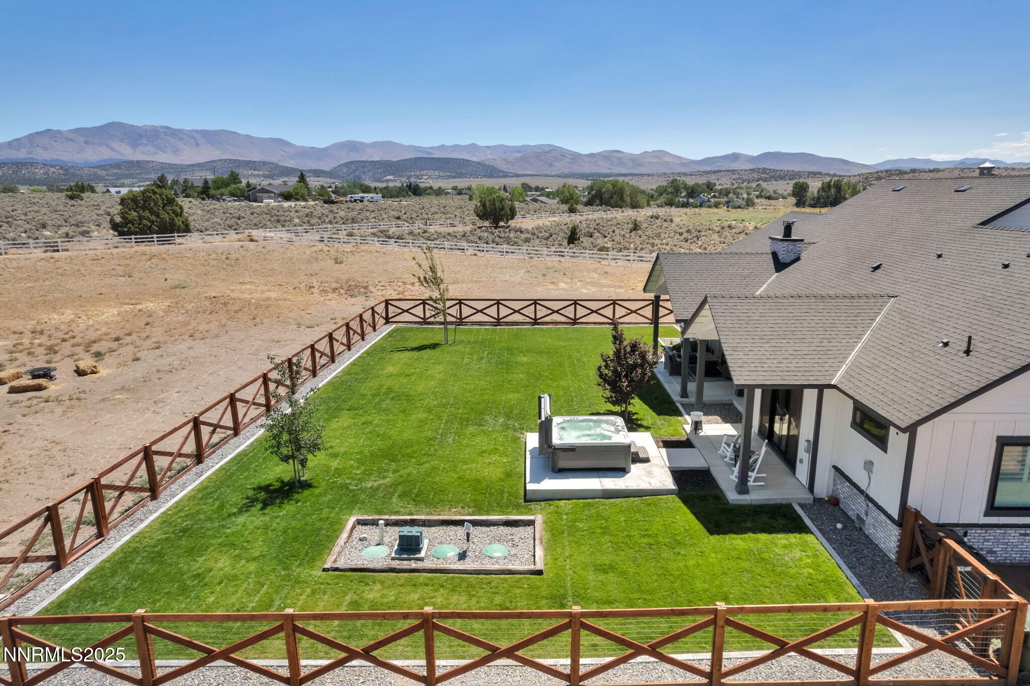 17-web-or-mls-1409-hunters-point-dr