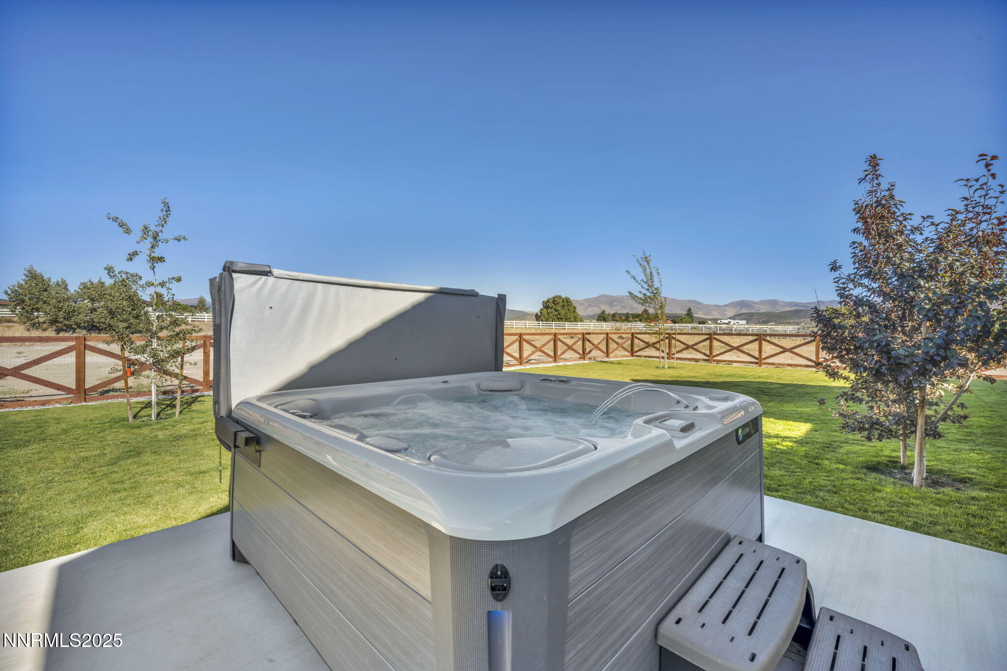 16-web-or-mls-1409-hunters-point-dr