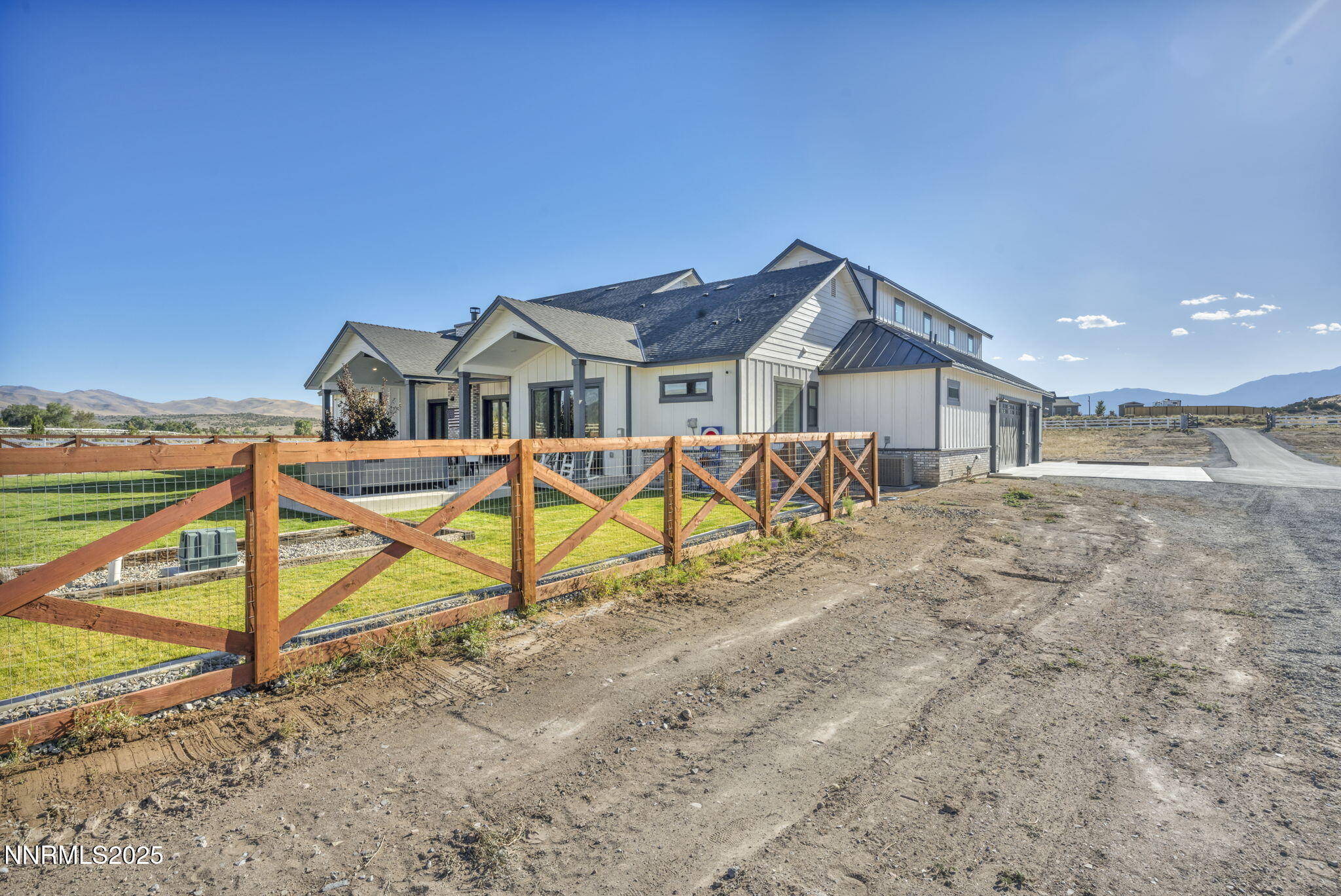 22-web-or-mls-1409-hunters-point-dr