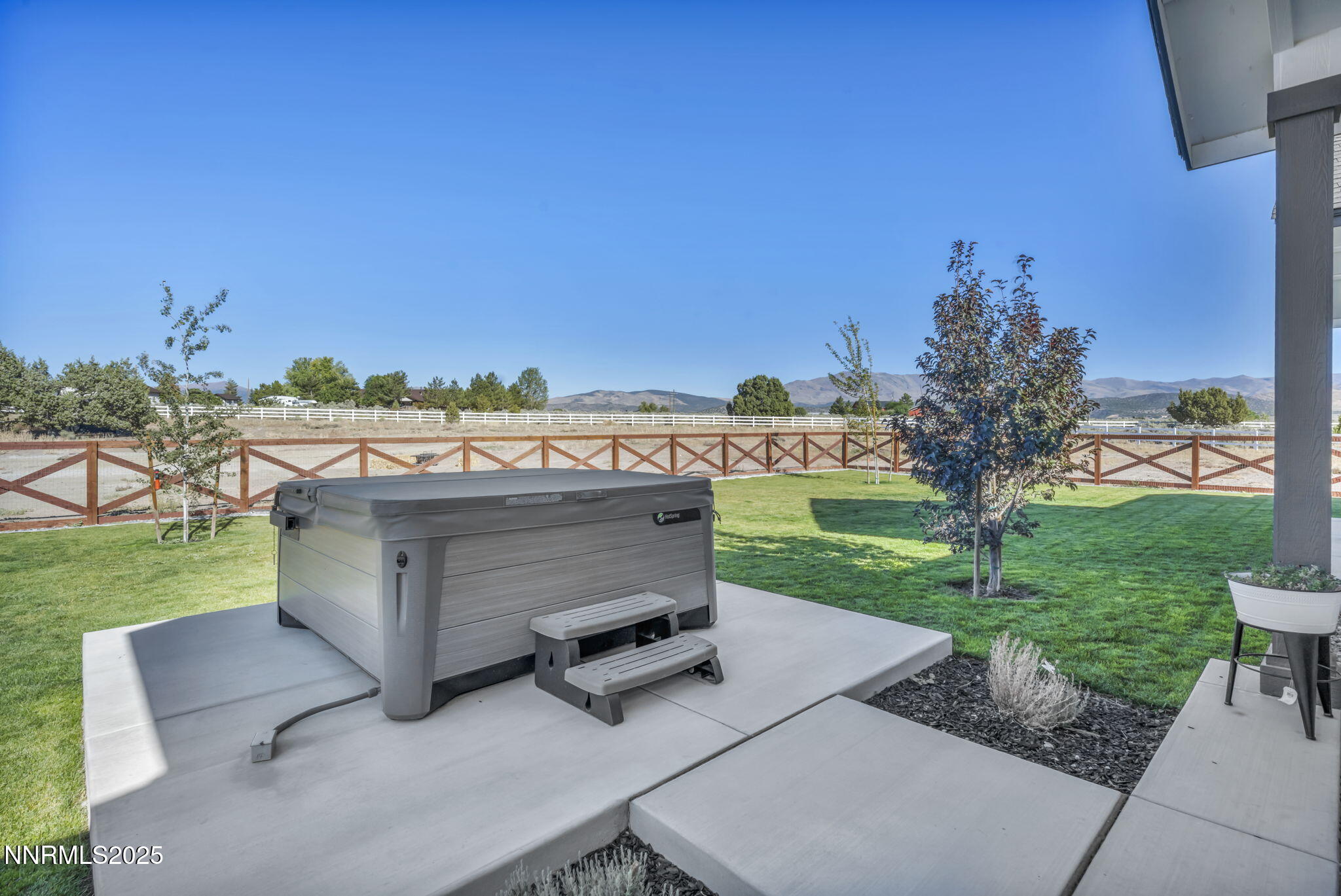 14-web-or-mls-1409-hunters-point-dr