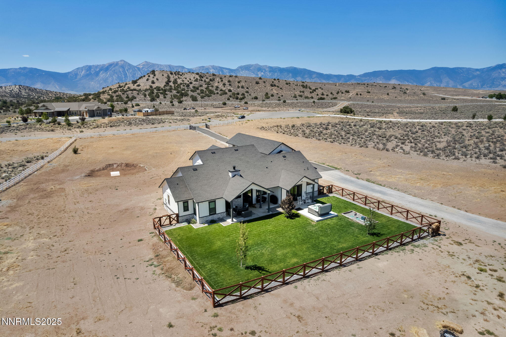 6-web-or-mls-1409-hunters-point-dr