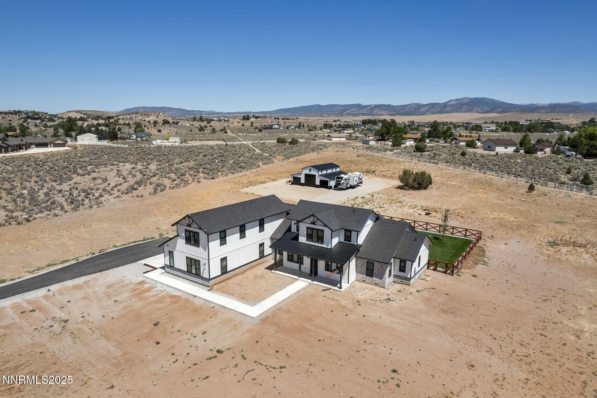 3-web-or-mls-1409-hunters-point-dr