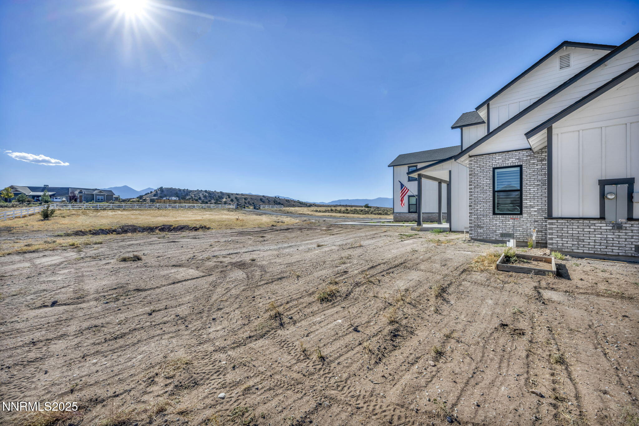 5-web-or-mls-1409-hunters-point-dr