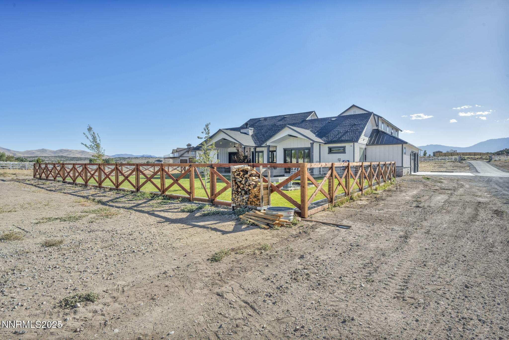 23-web-or-mls-1409-hunters-point-dr