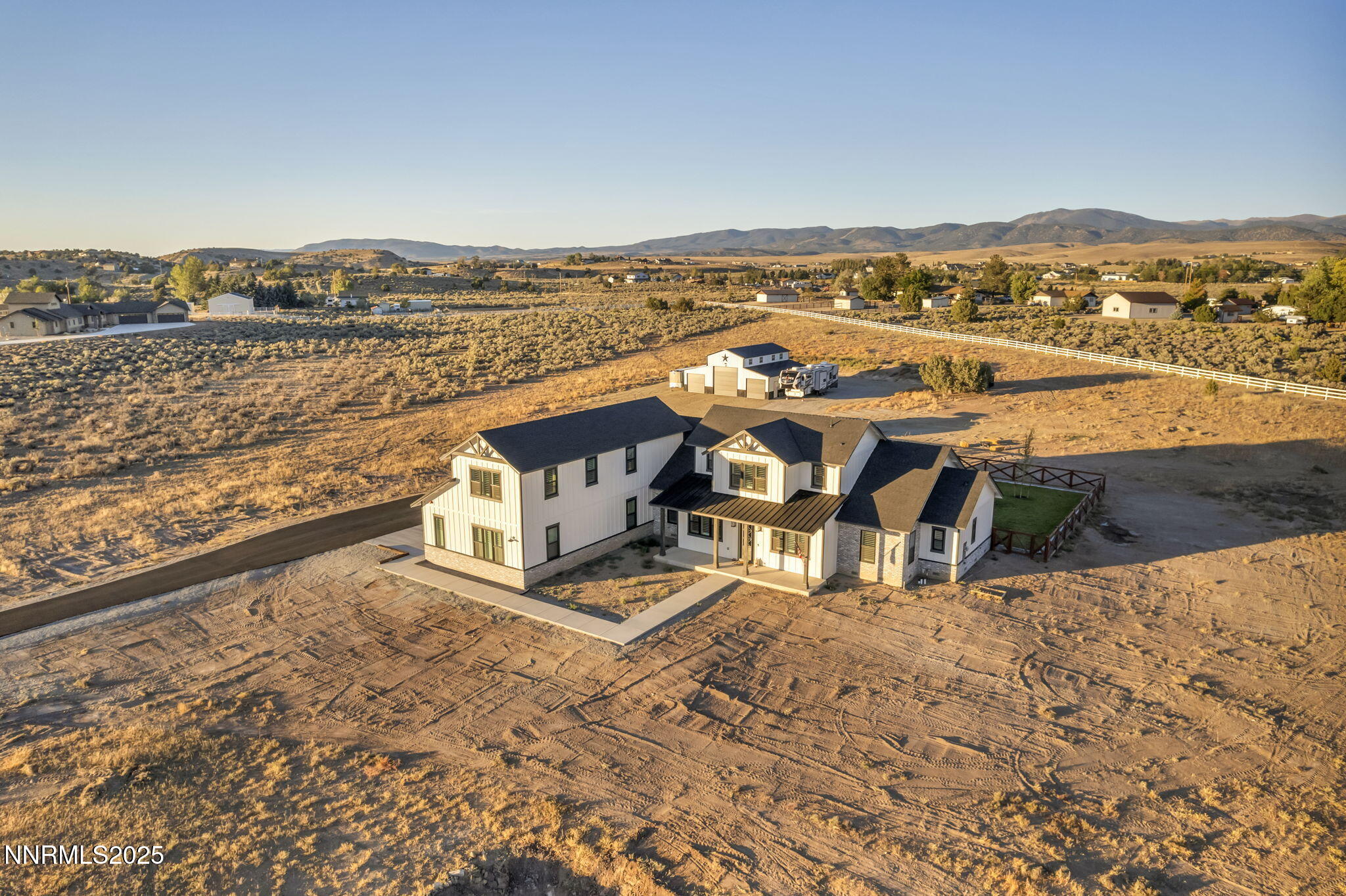 32-web-or-mls-1409-hunters-point-dr