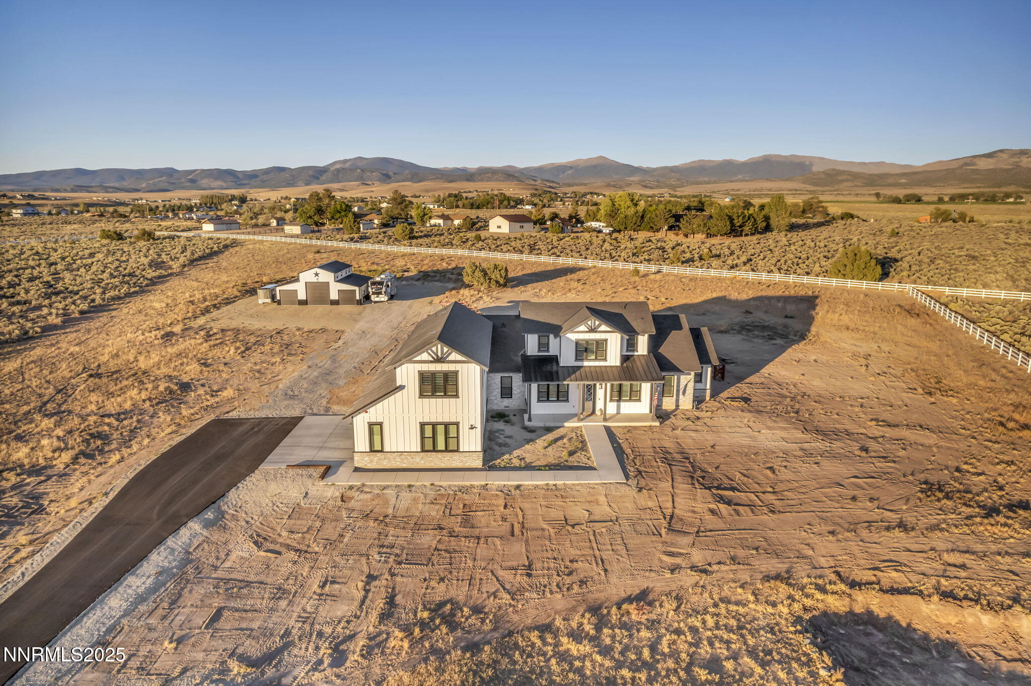 31-web-or-mls-1409-hunters-point-dr