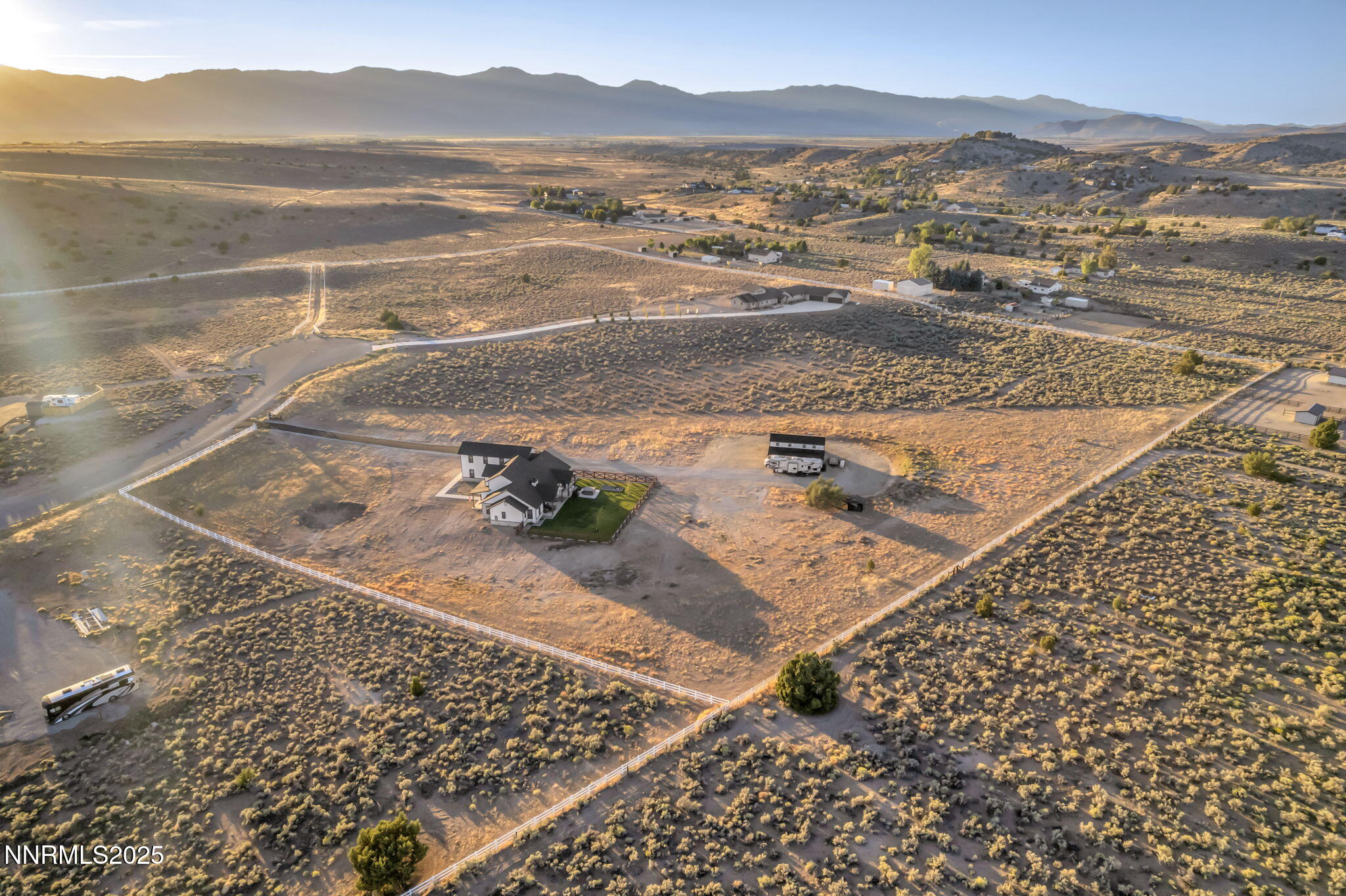 43-web-or-mls-1409-hunters-point-dr