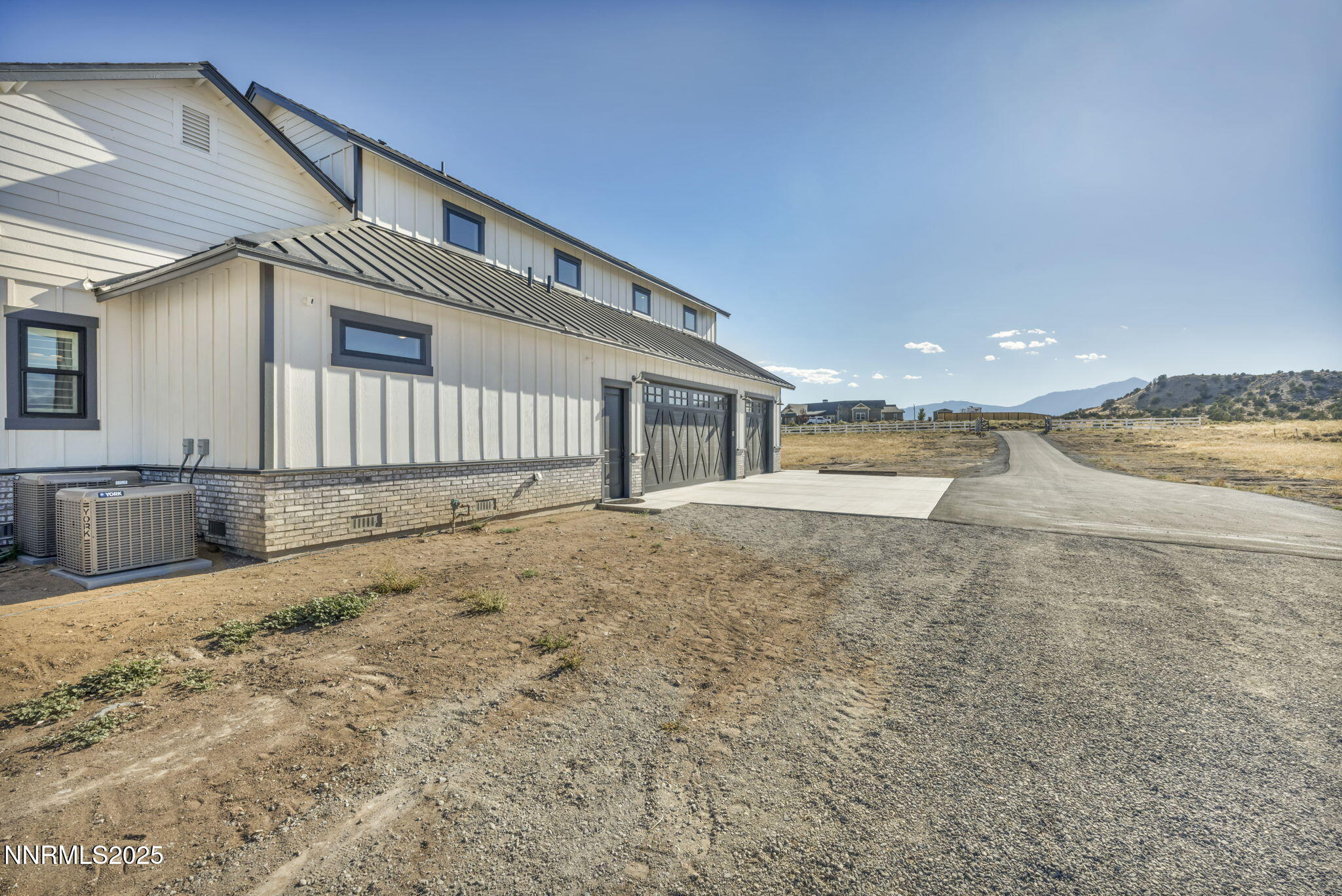 21-web-or-mls-1409-hunters-point-dr