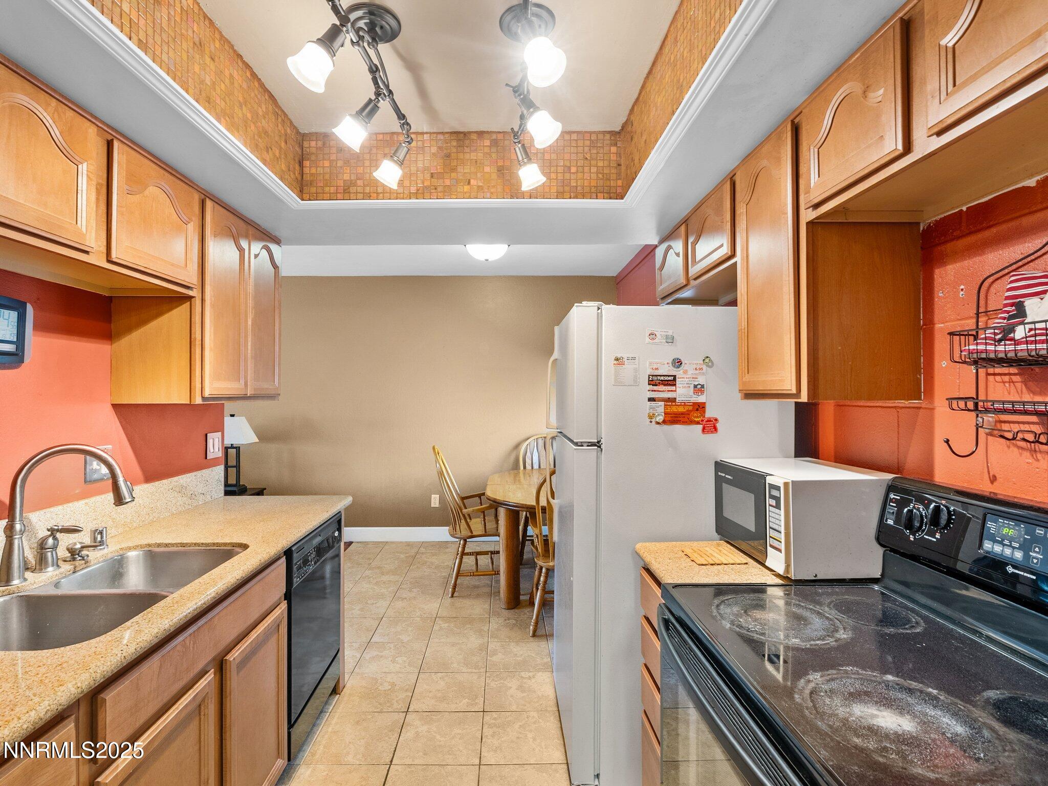 230 Bisset Ct-Unit B-112