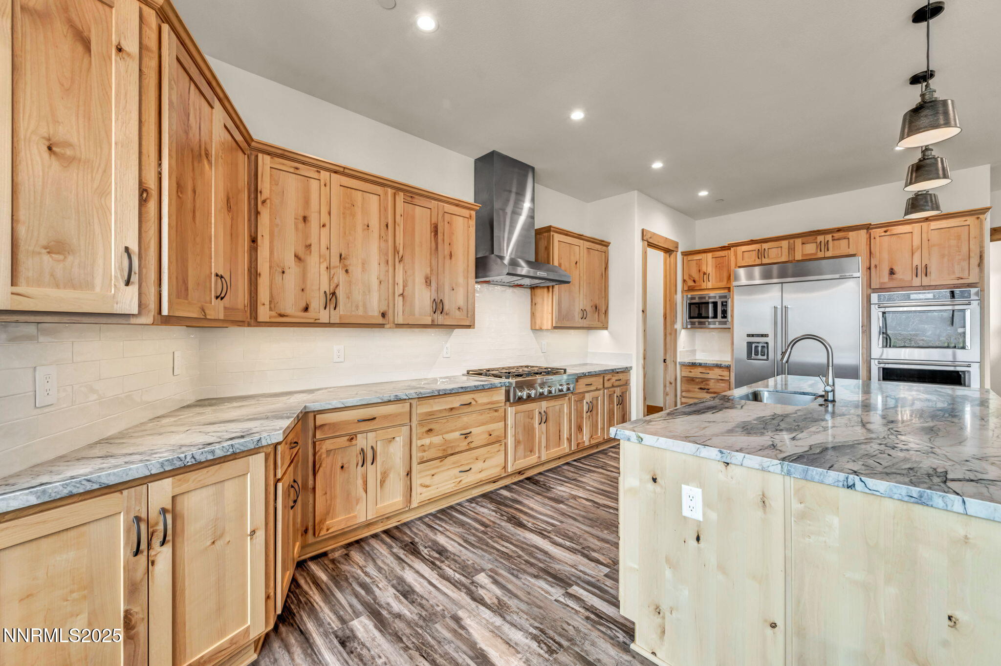 89-web-or-mls-656-stones-throw-rd