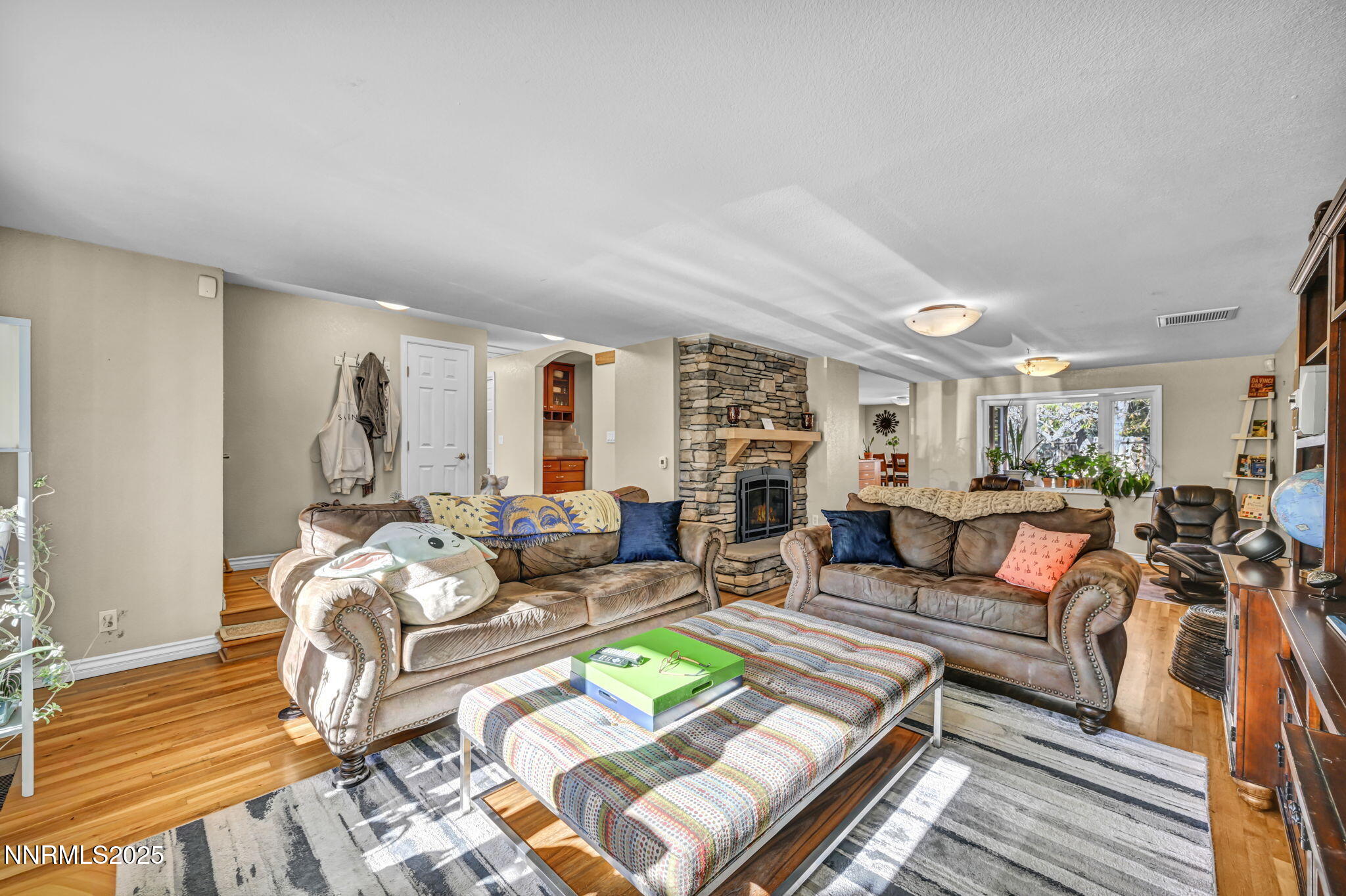 38-web-or-mls-1165-harvey-ln