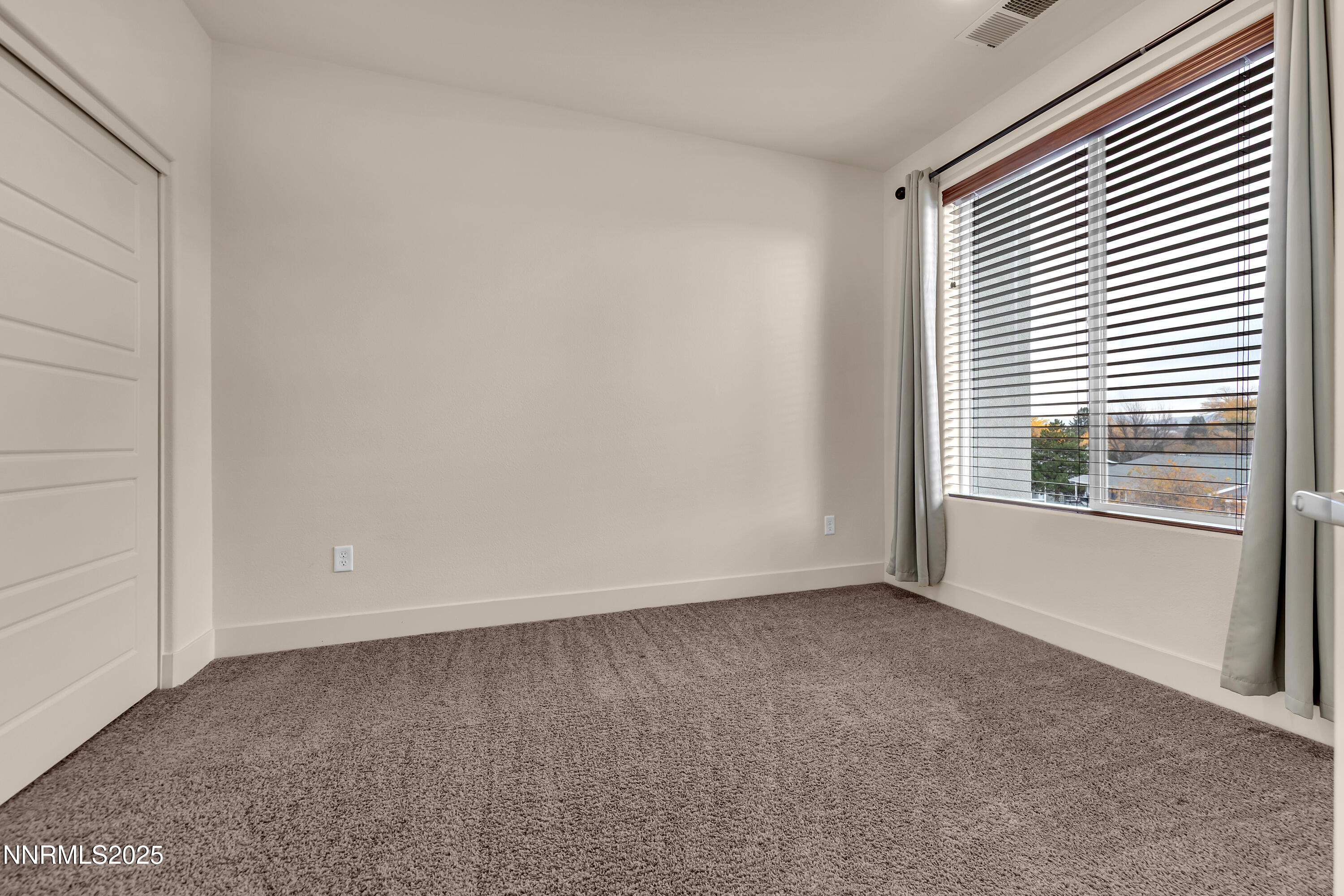 RiverHatching2562-021