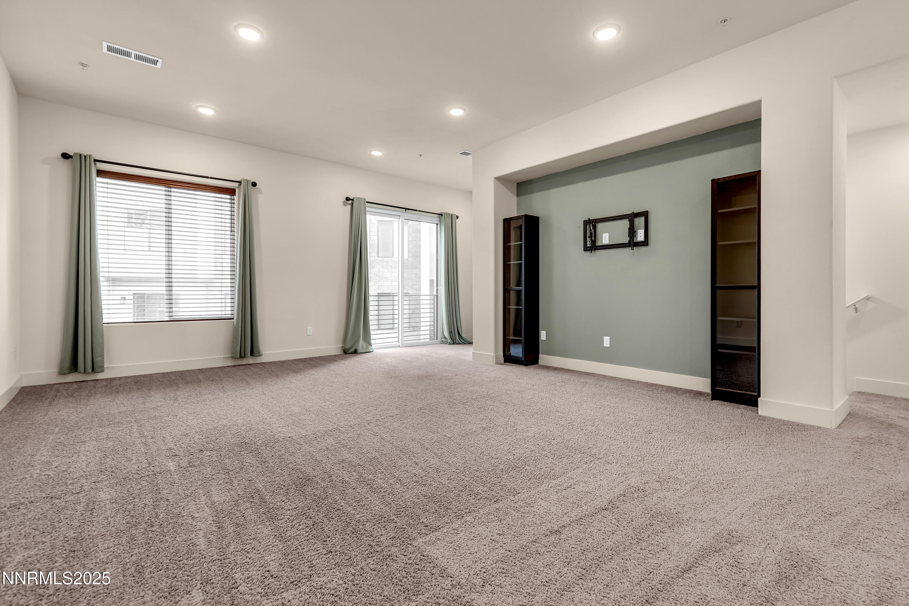 RiverHatching2562-004