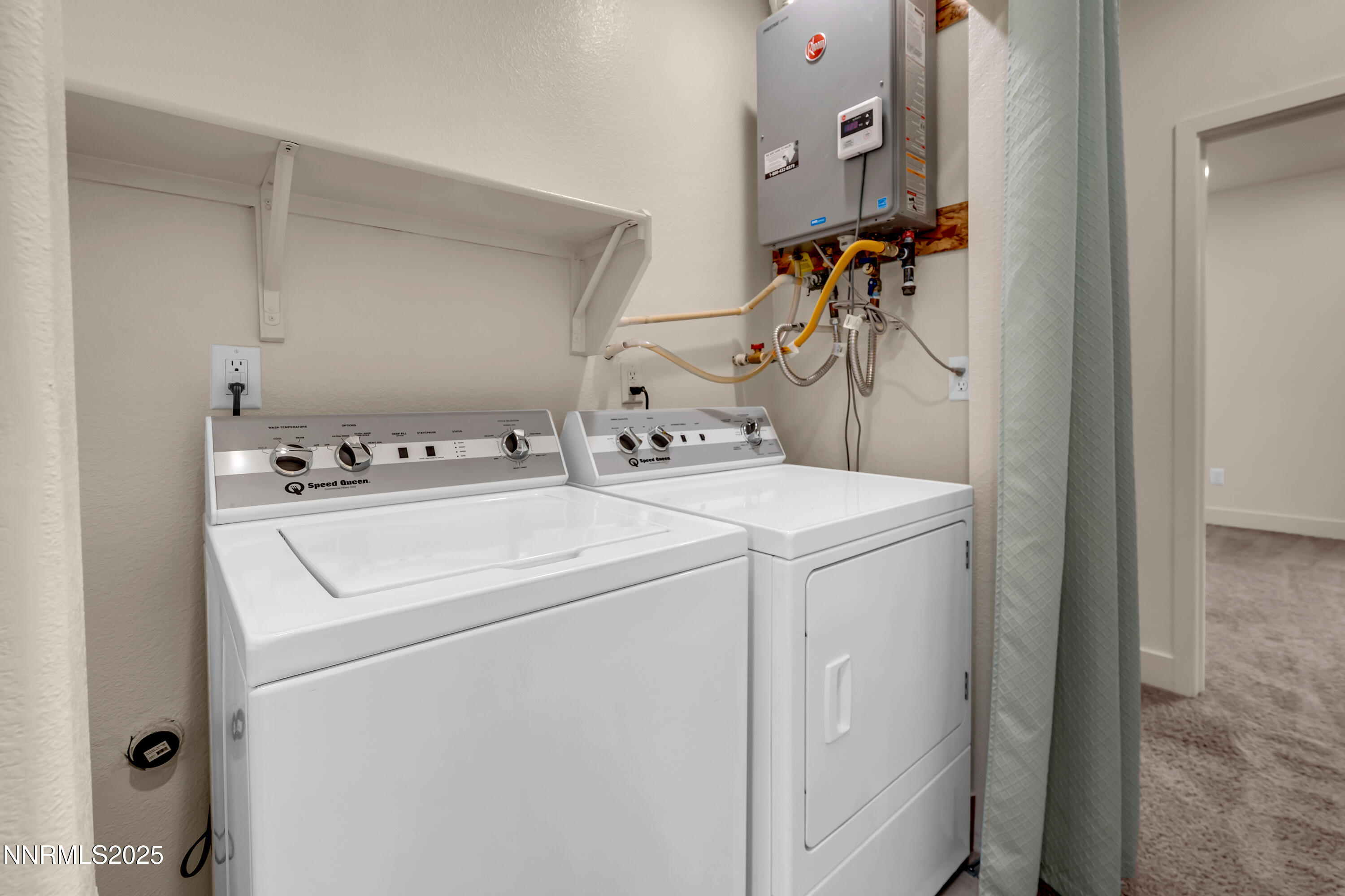 RiverHatching2562-024