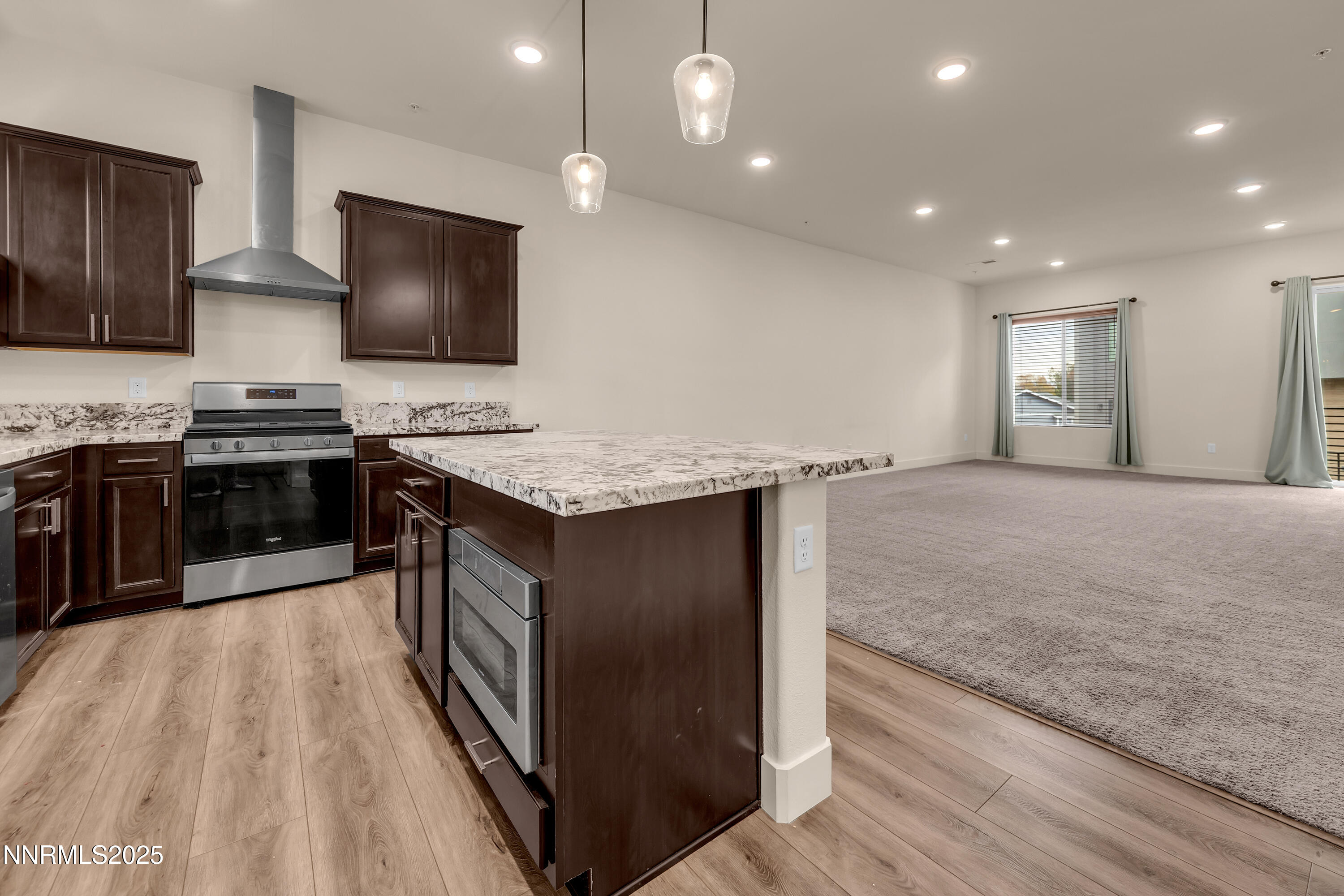 RiverHatching2562-010